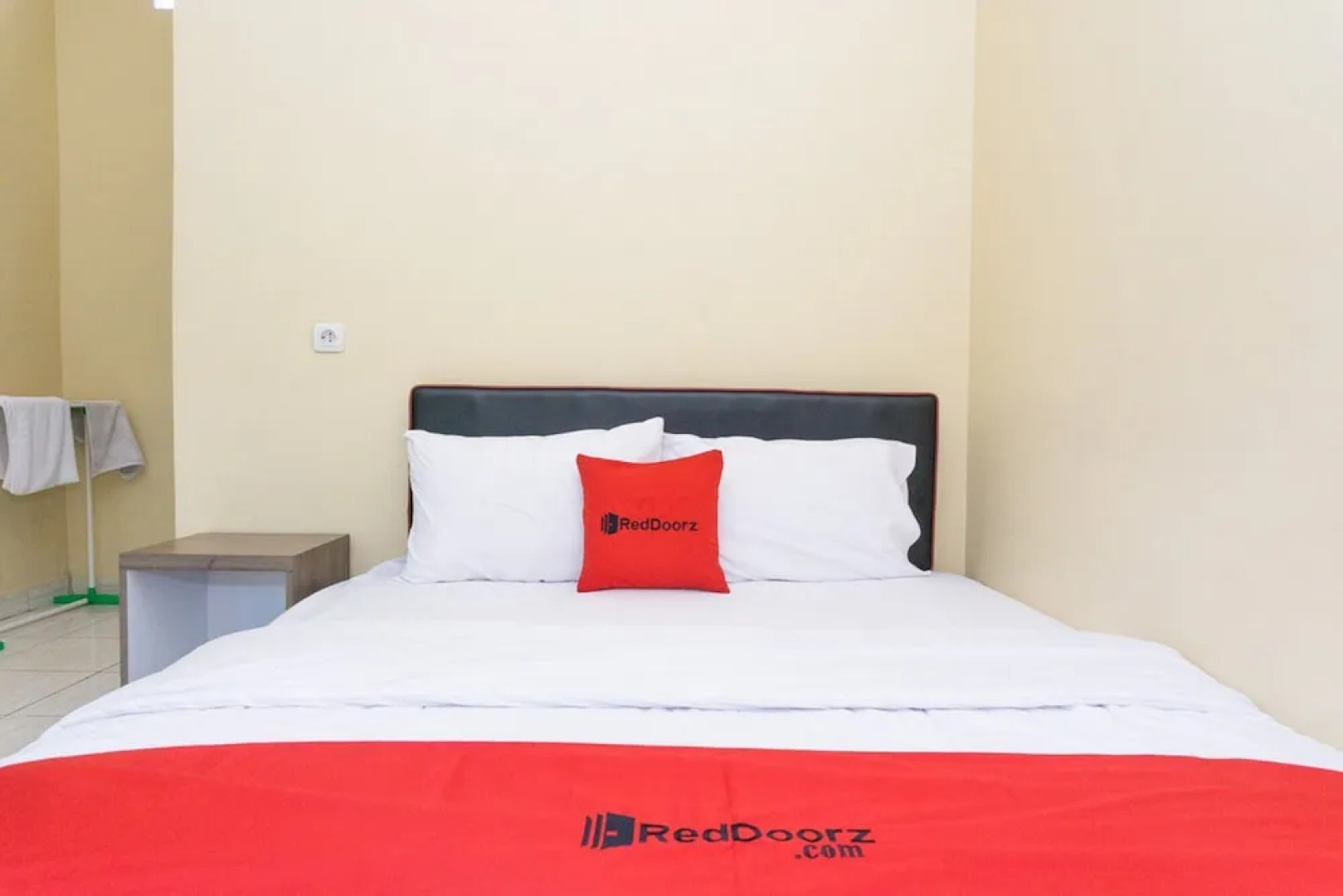 RedDoorz @ MT Haryono Street Waingapu