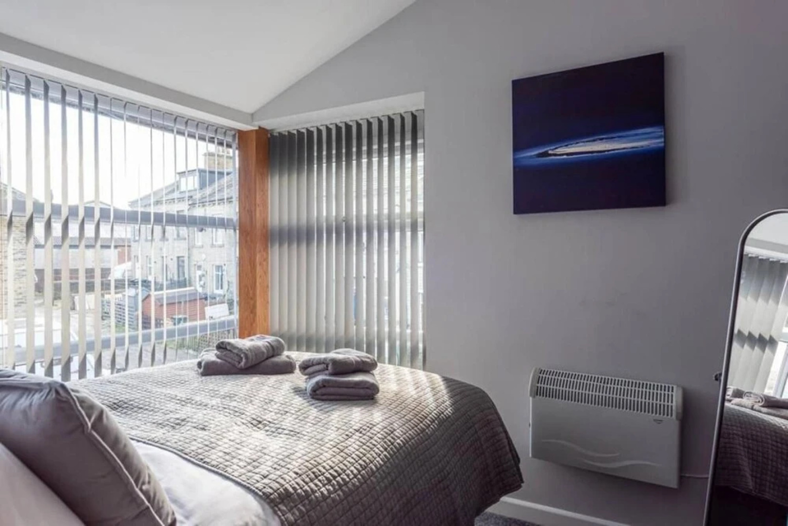 Riverside Balcony With Parking Minutes To Saltaire