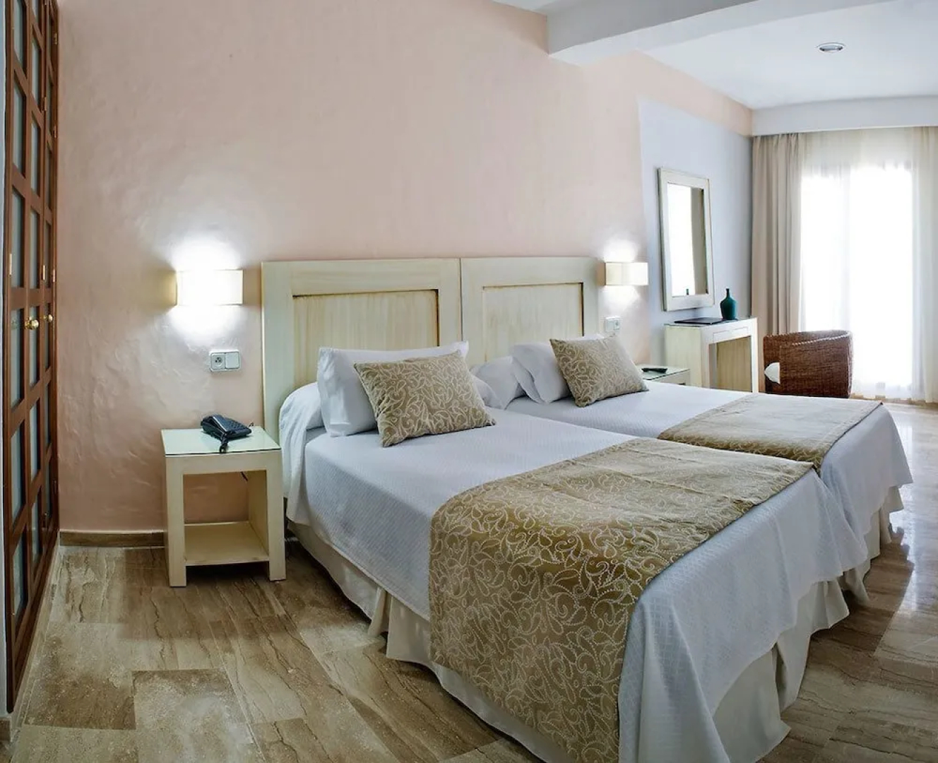 Hotel Doña Lola Zahara