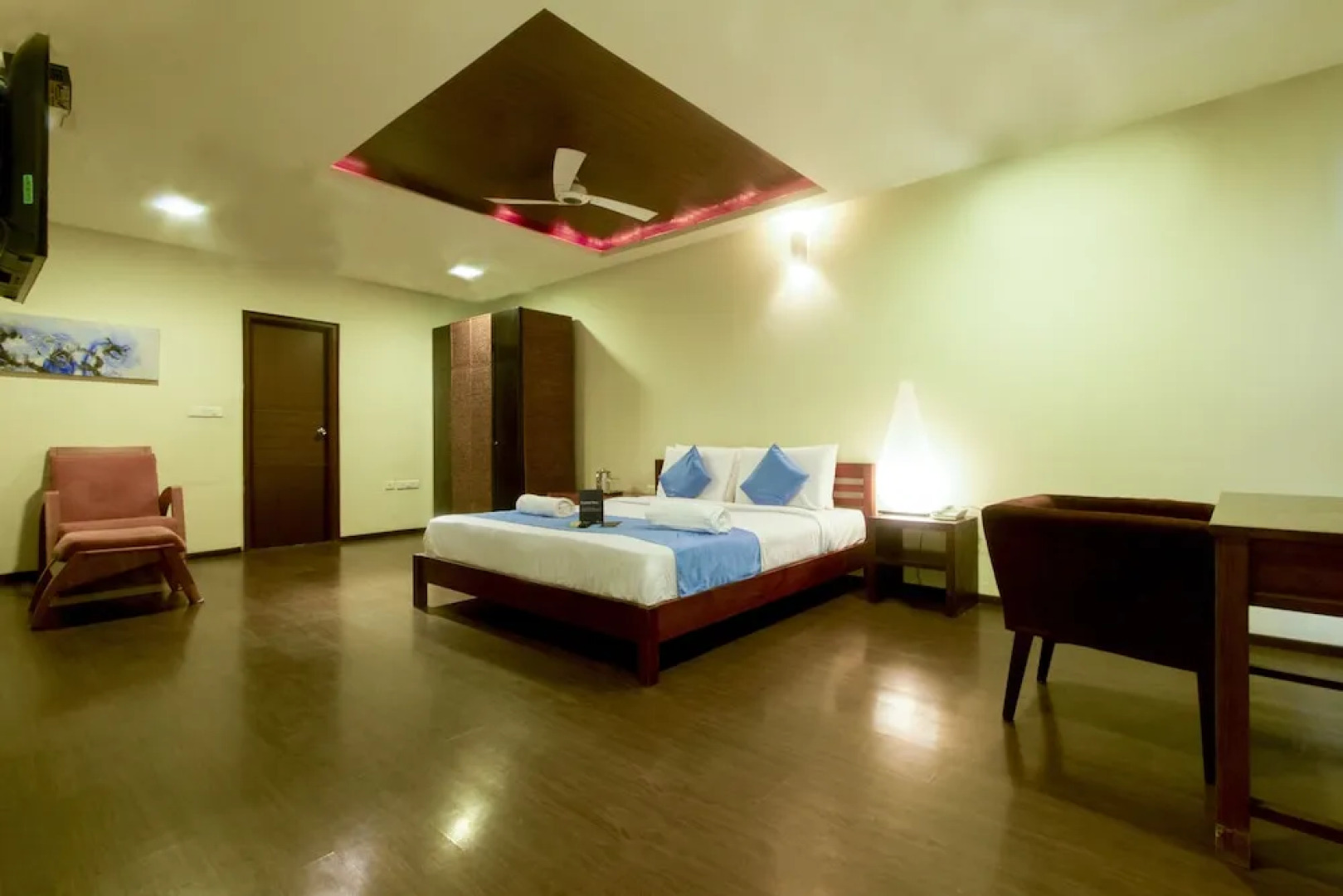 FabHotel Vibrant Jubilee Hills