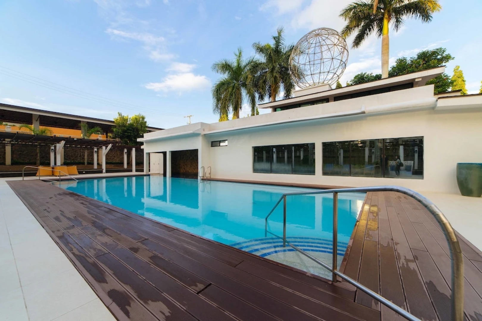 RedDoorz Premium @ Sta Rosa Tagaytay Road