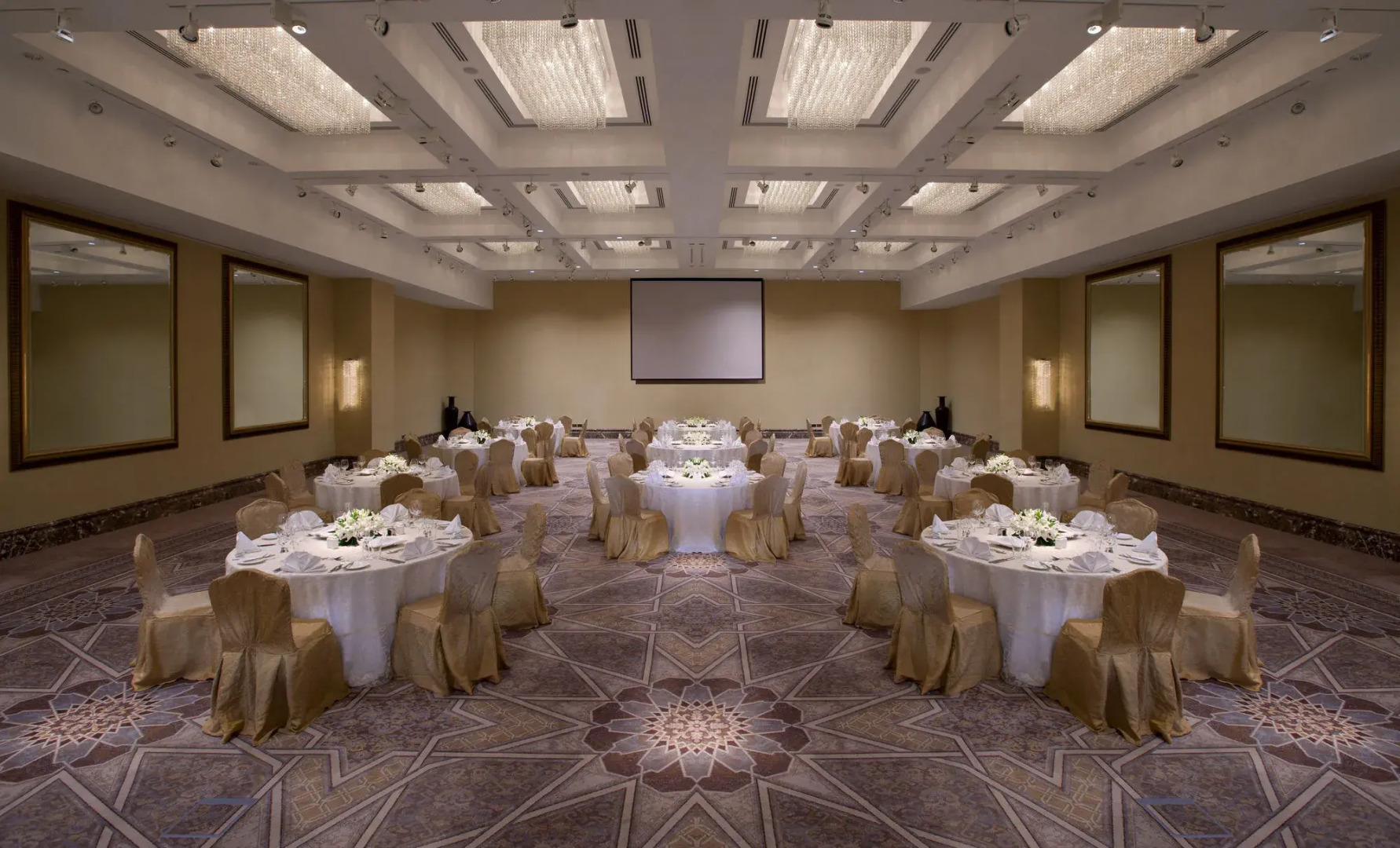 Shangri-La Hotel Apartments Qaryat Al Beri