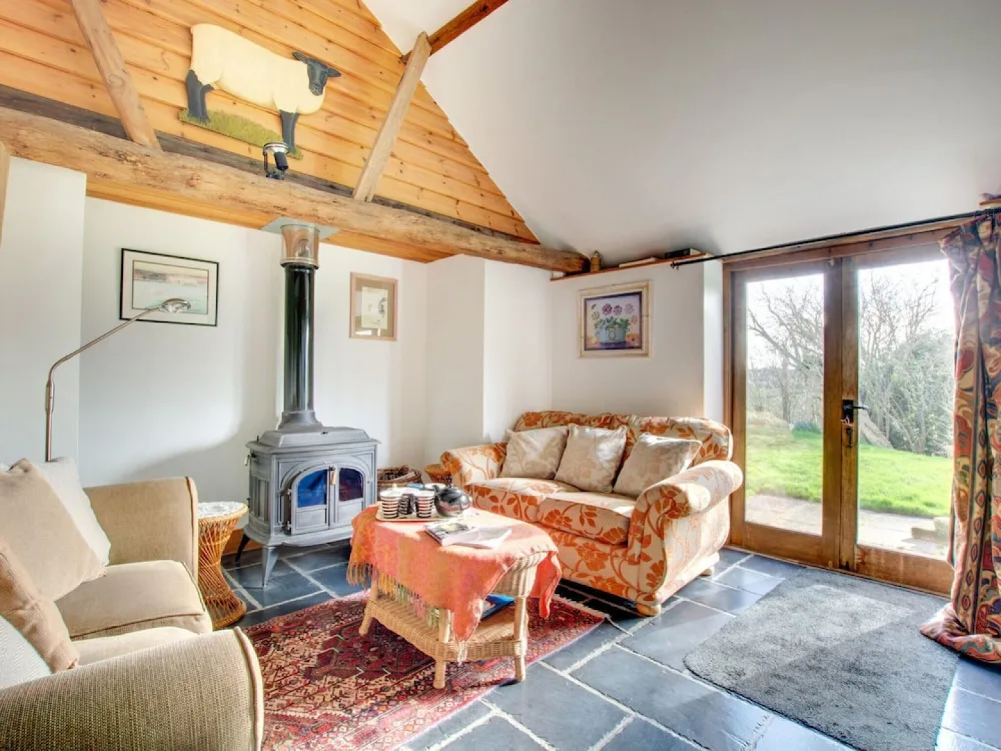 Superb Holiday Home in Broad Street Kent With Graden