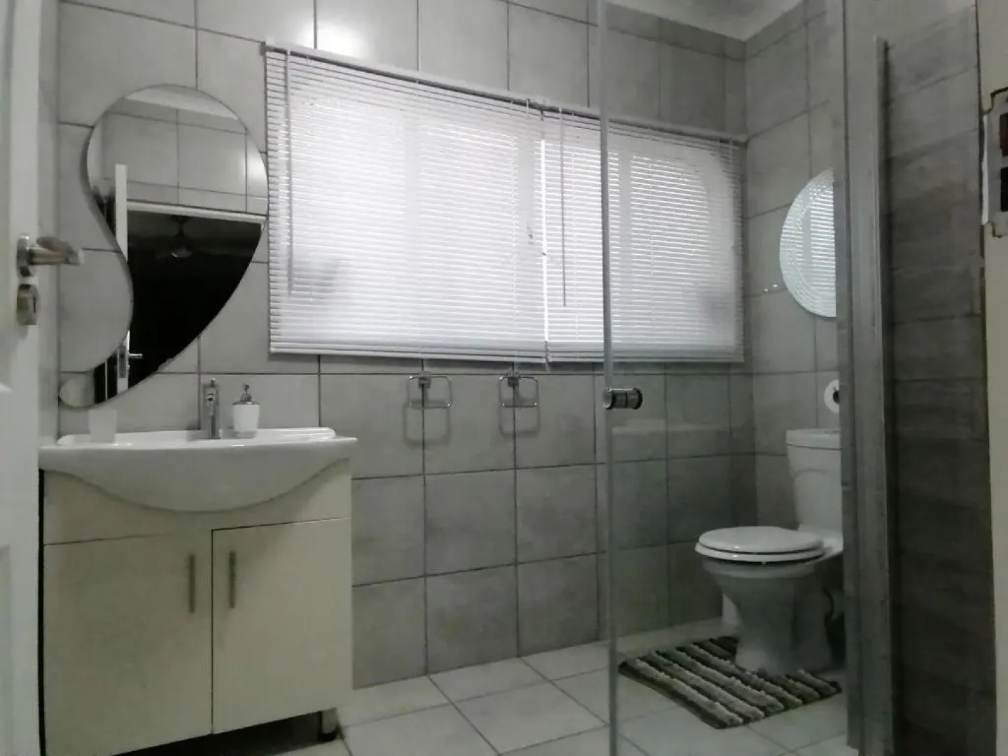 Roxy's Rest Guest House