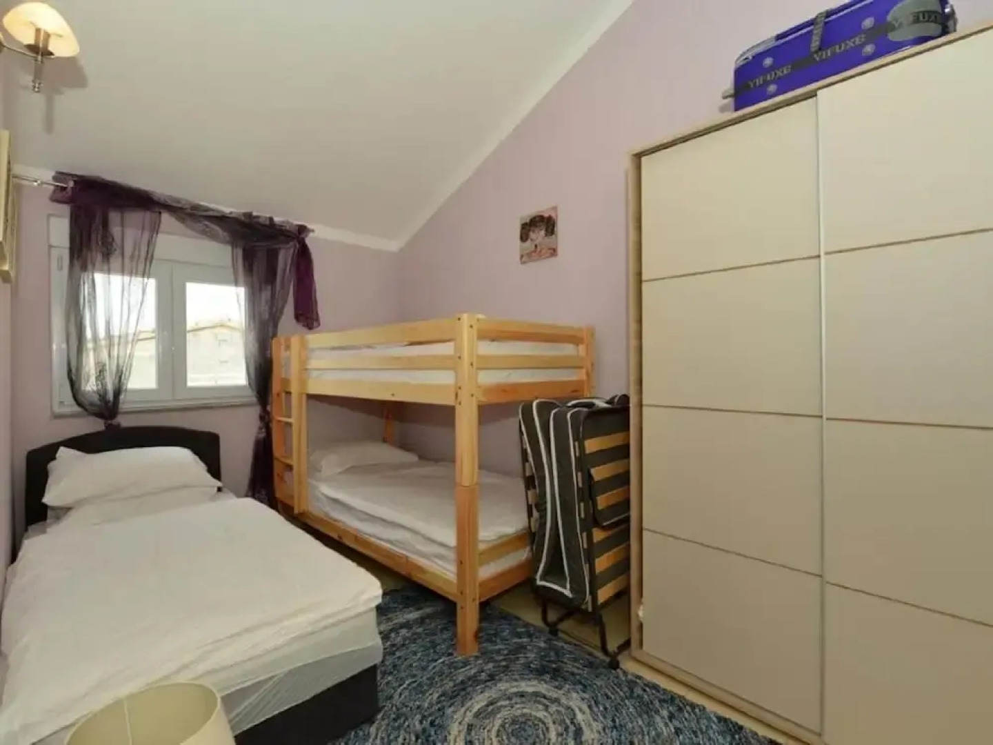 Home With Swimming Pool & Outdoor Kitchen