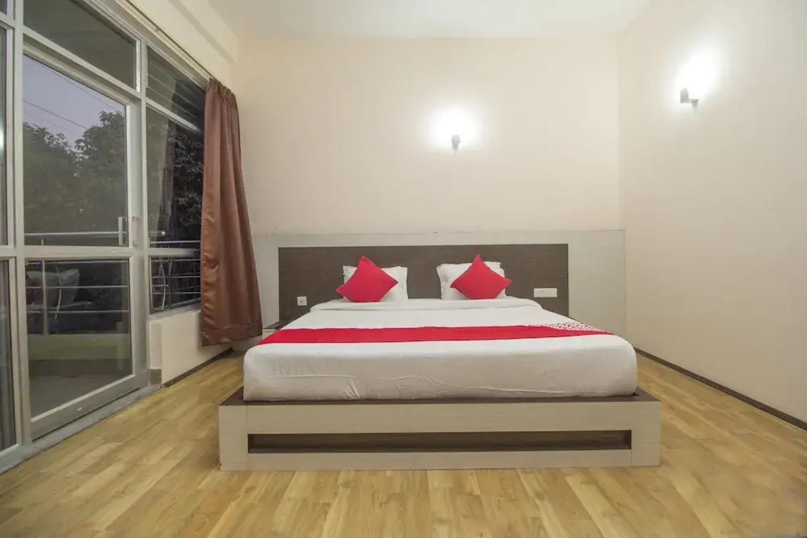 OYO 28084 Hotel Pangolin