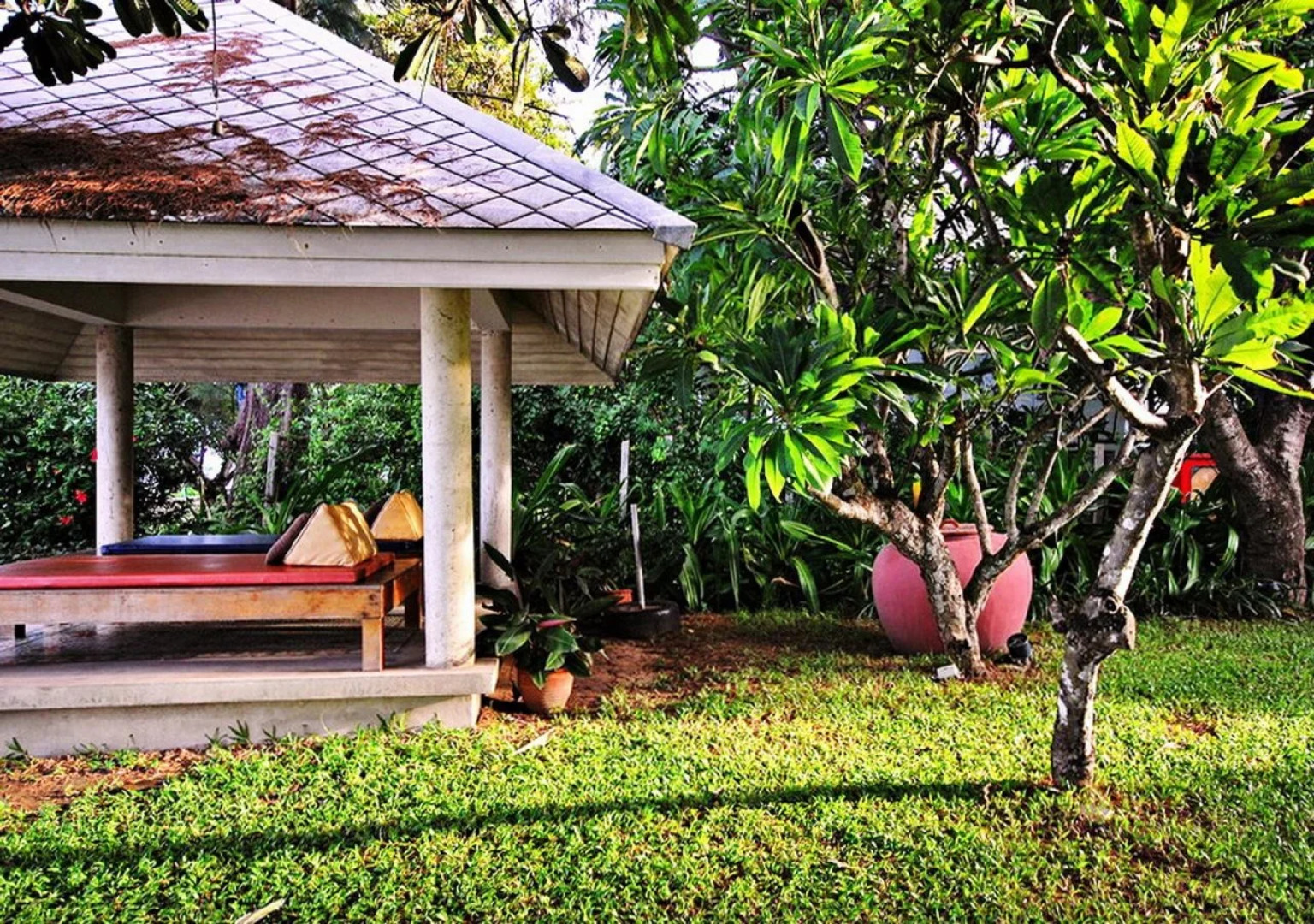 Baan Bayan Beachfront Hotel