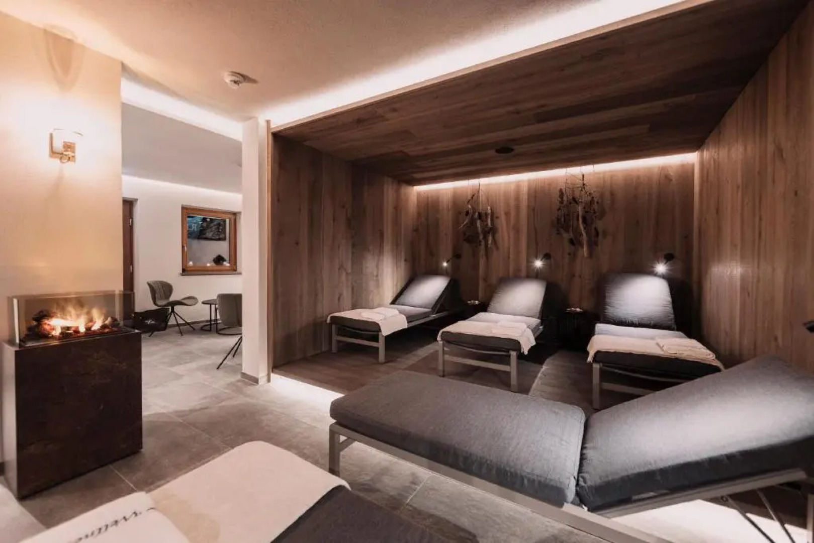 Hotel Vier - Studios & Restaurant