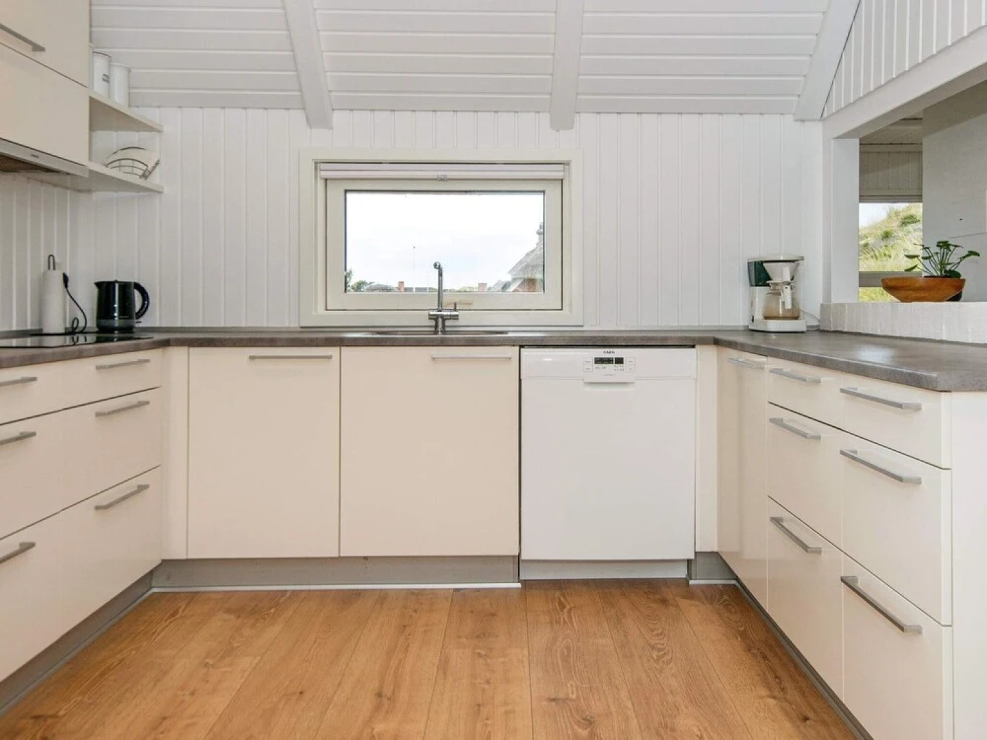 Cozy Holiday Home in Henne With Whirlpool