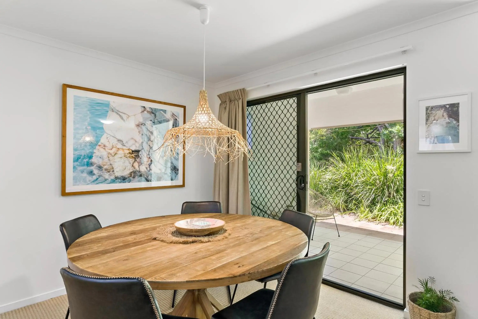 Modern & Stylish 2 Bedroom Townhouse