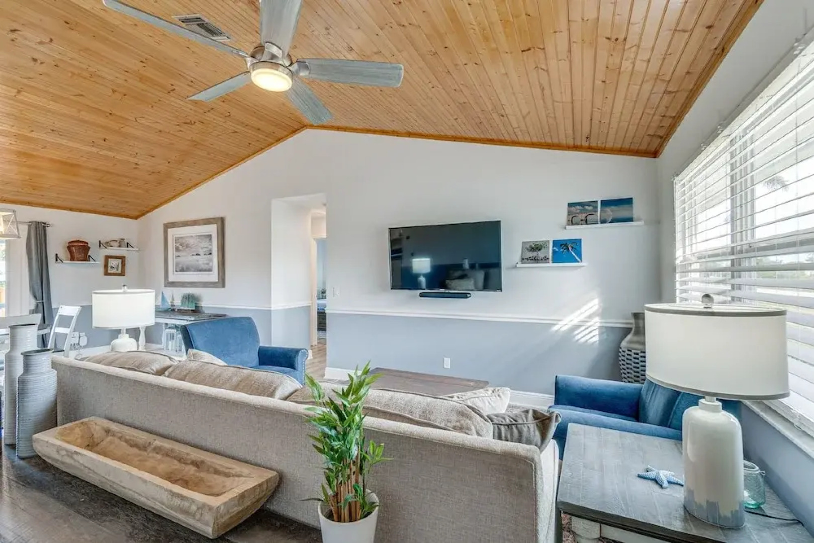 Stylish Bokeelia Home: Deck & Outdoor Dining Area!