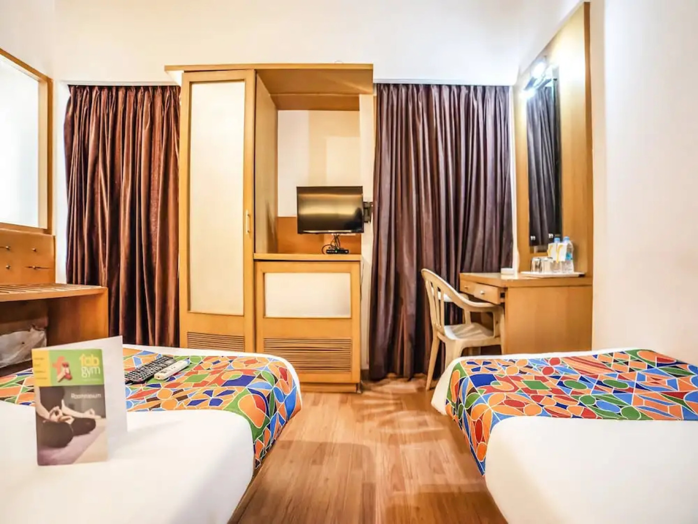 FabHotel Lakme Executive FC Road