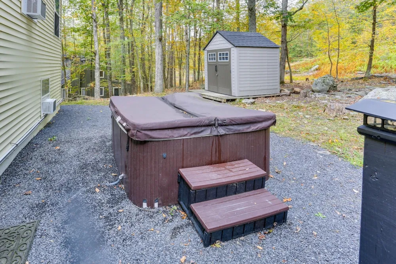 Hot Tub & Pool Access: Year-round Pocono Retreat!