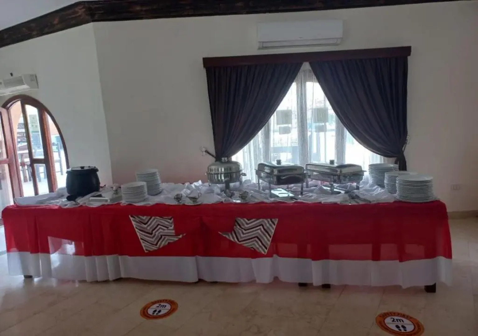 Dolphin Continental Hotel