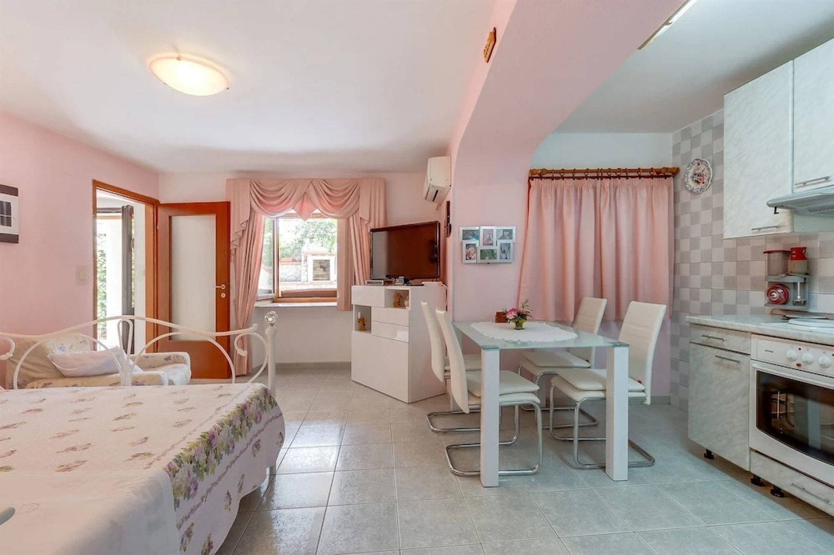 Apartments and Room Rukonic