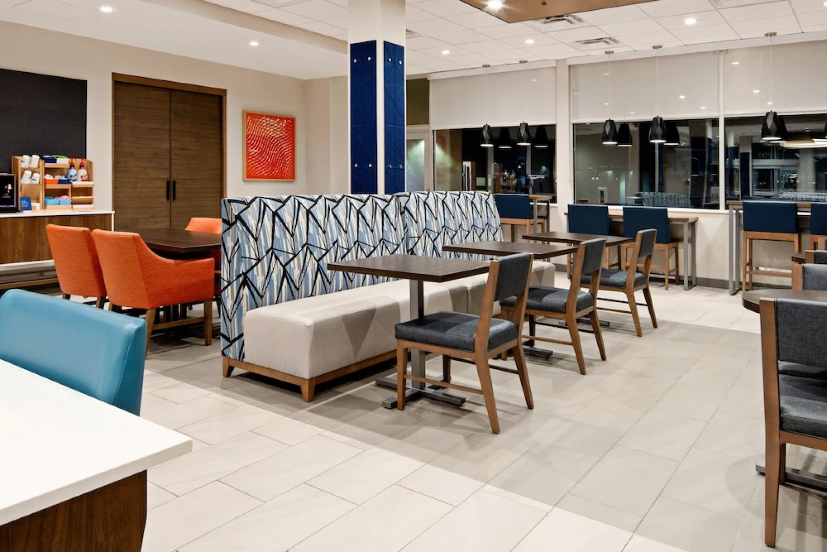 Holiday Inn Express & Suites Palm Desert - Millennium