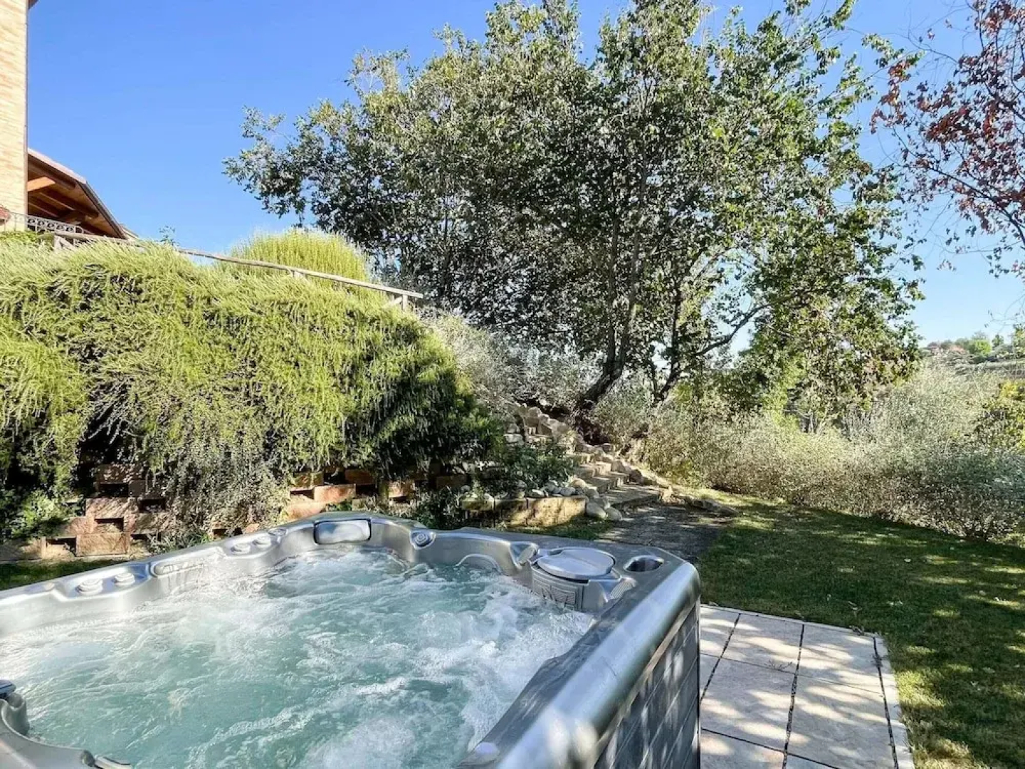 Pleasant Holiday Home With Whirlpool