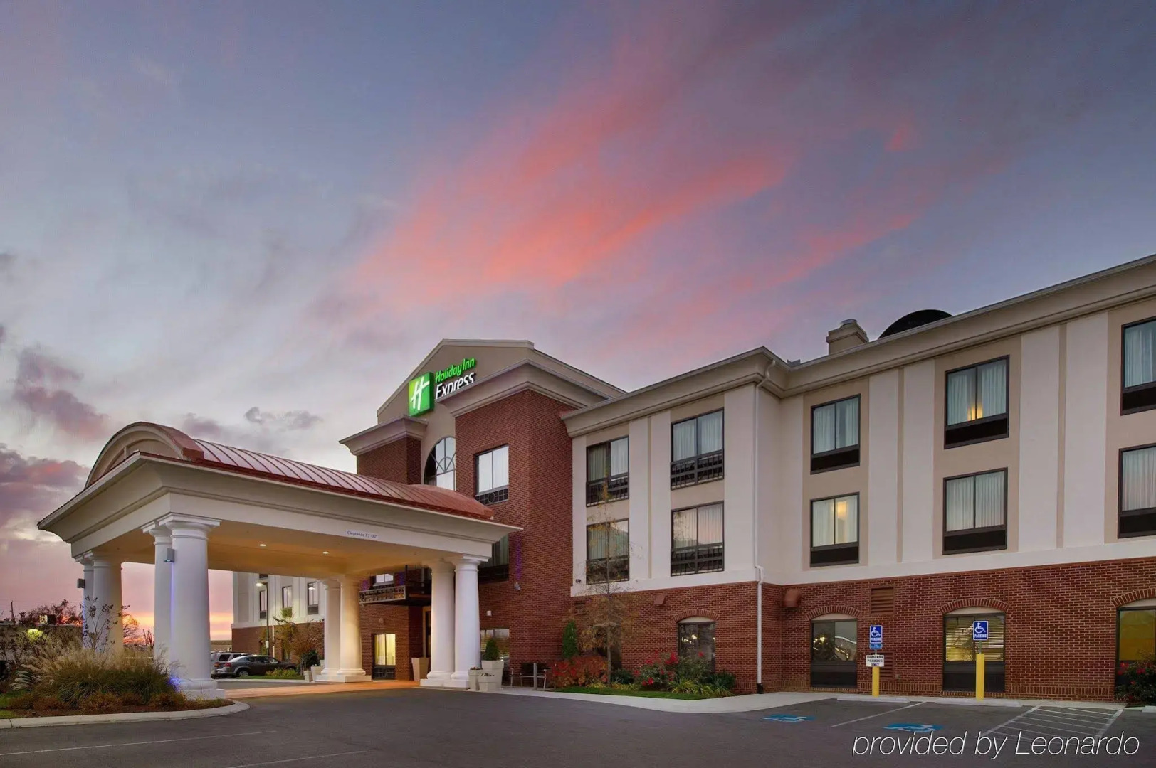 Holiday Inn Express Hotel & Suites Tullahoma by IHG