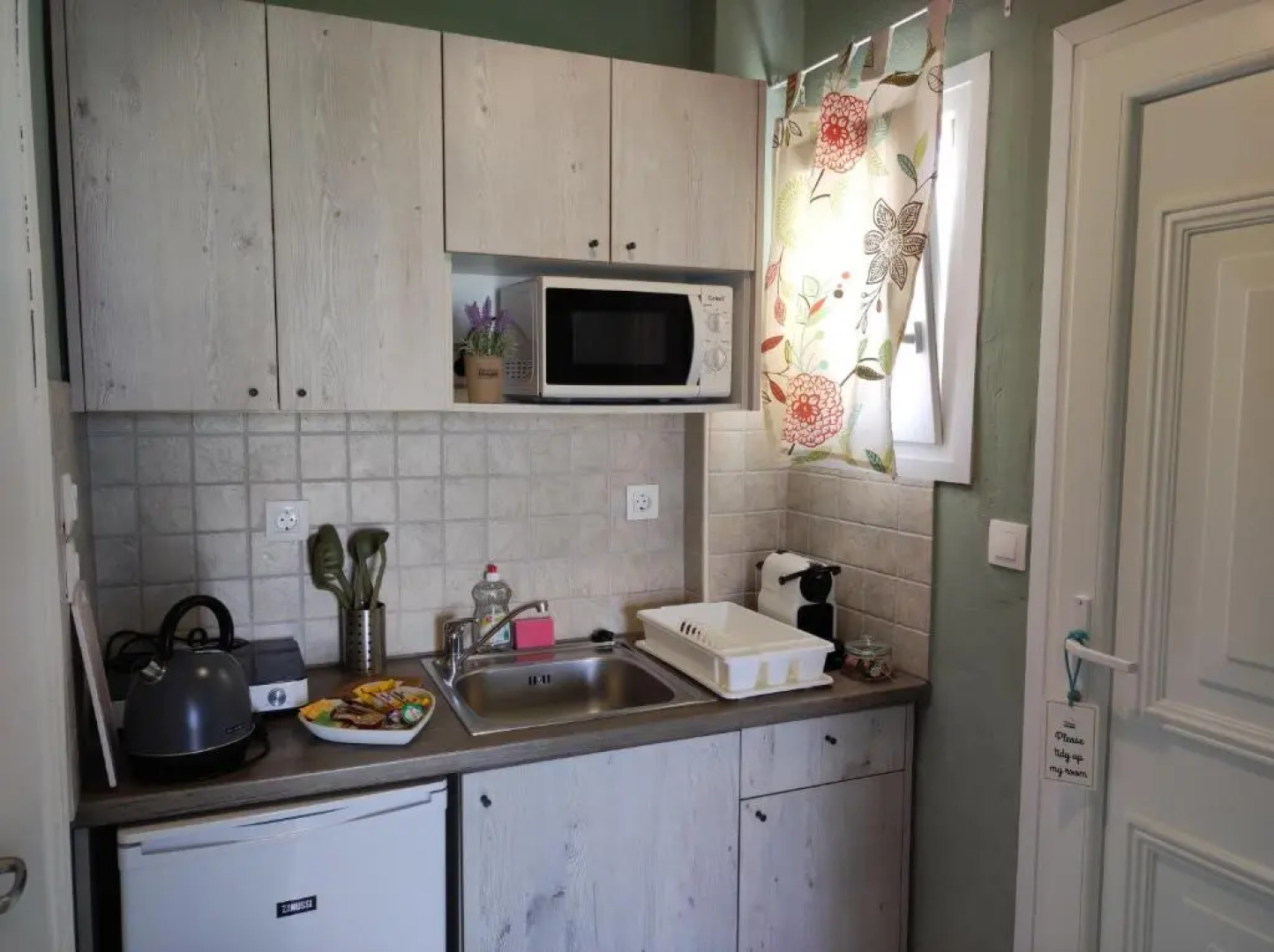 Thalassa Apartments & Studios