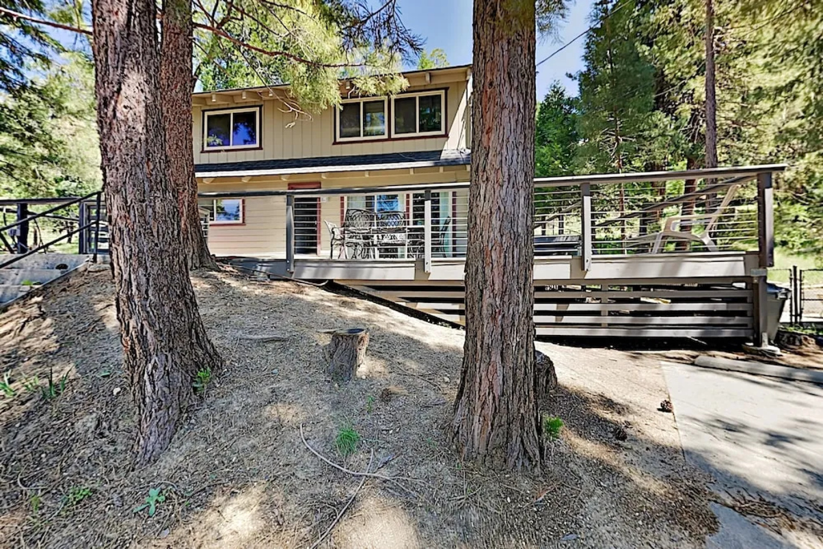 Serene : Forest Views & Wraparound Deck! 3 Bedroom Home