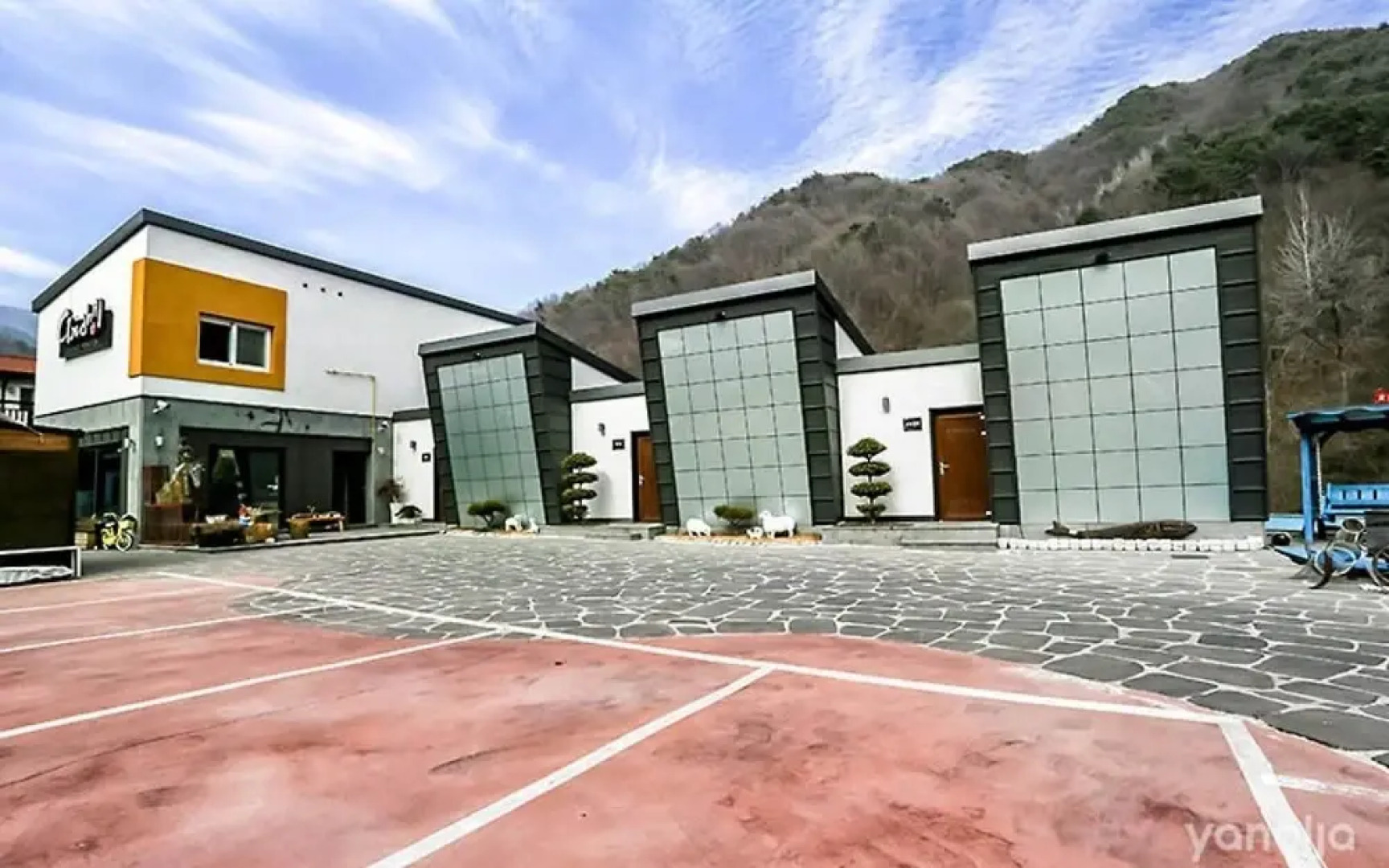 Hadong Cloud Hill Pension