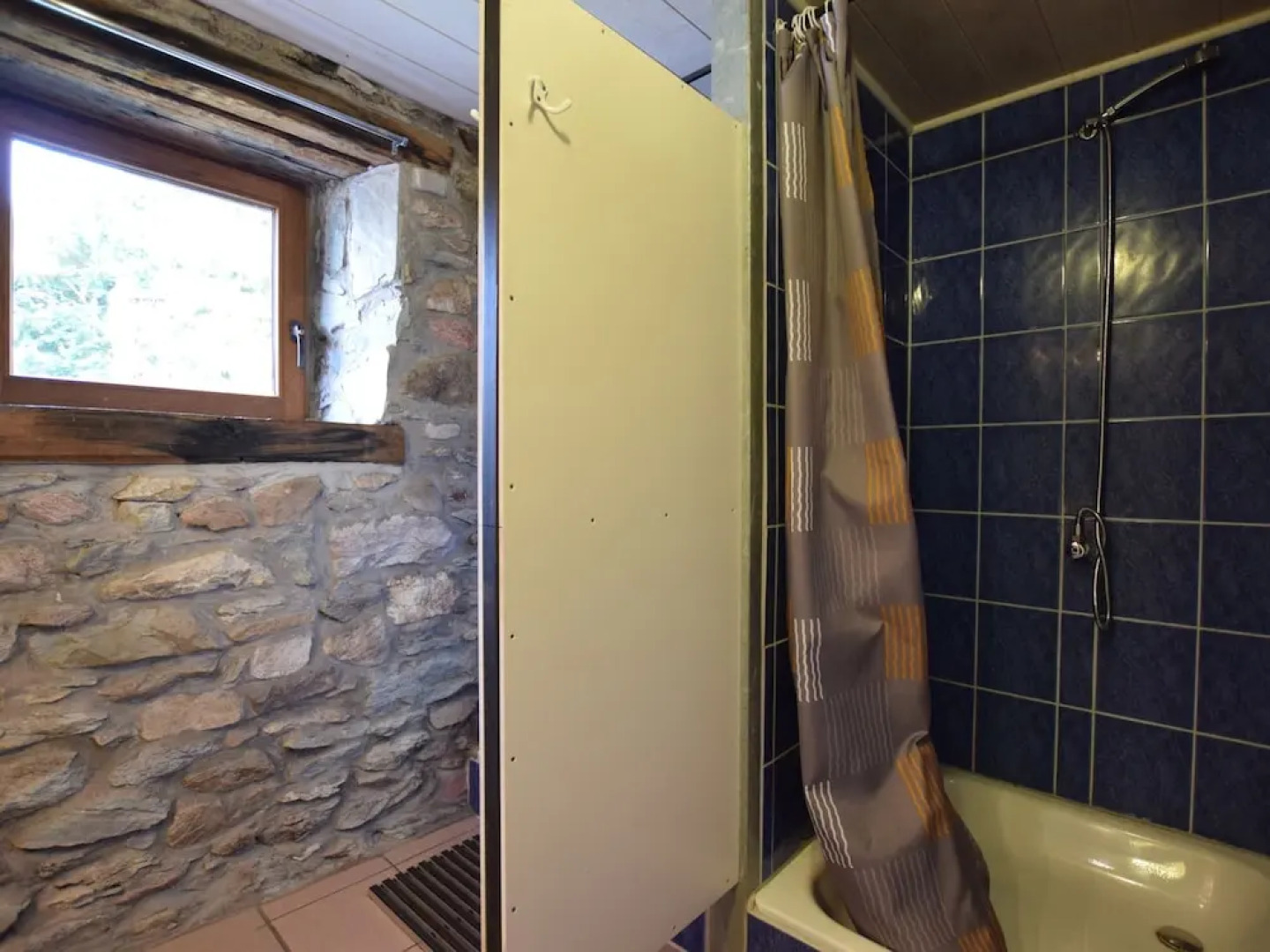 Quaint Cottage In Petite Langlire with Hot Tub