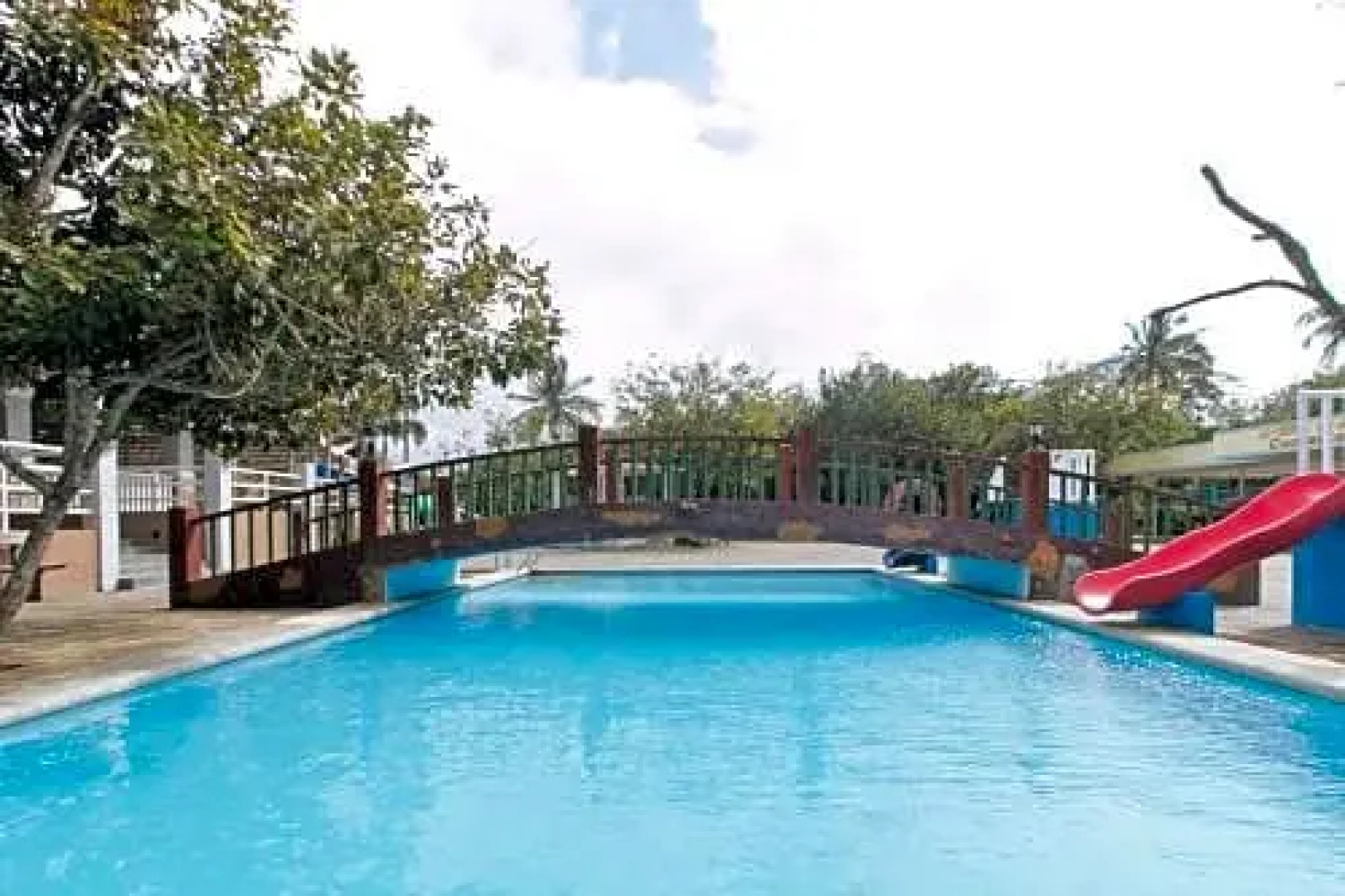 RedDoorz Premium at Trece Indang Road