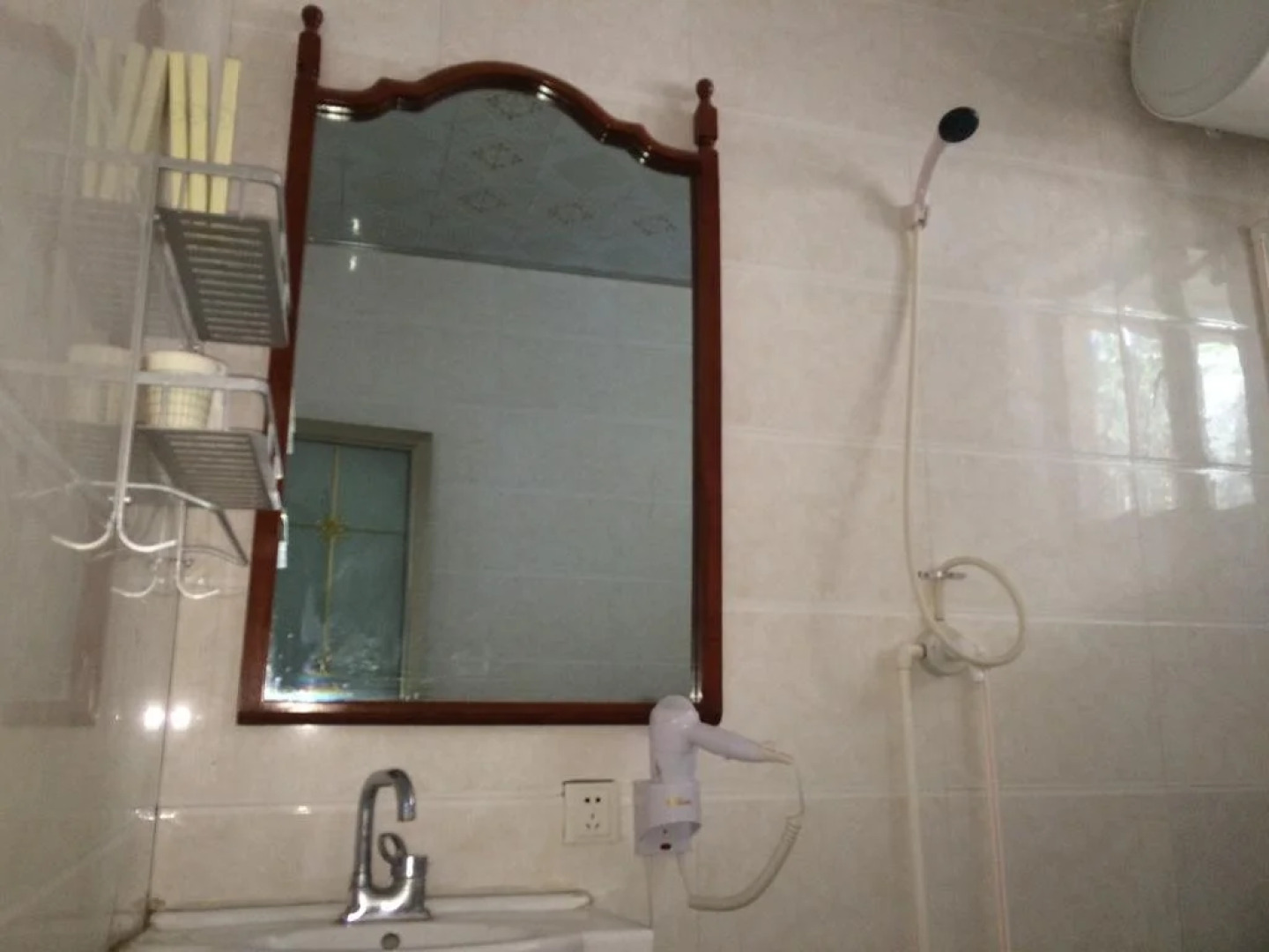 Dunhuang Hu Yang Inn