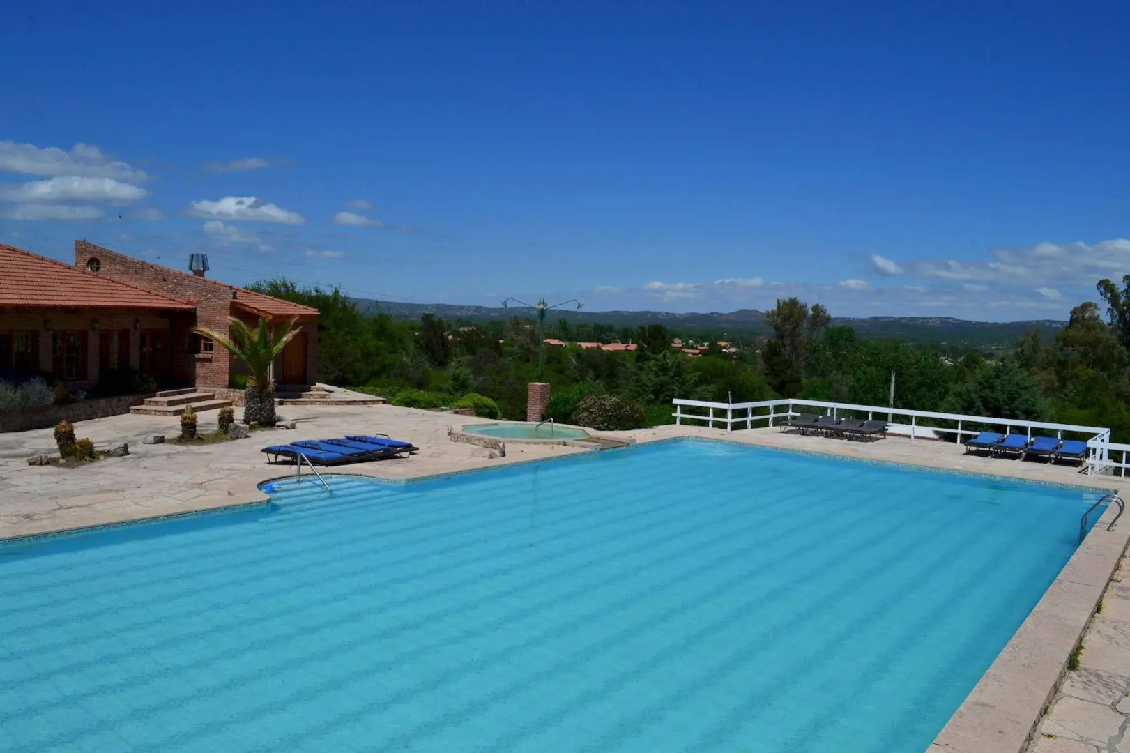 Colina del Valle Hotel