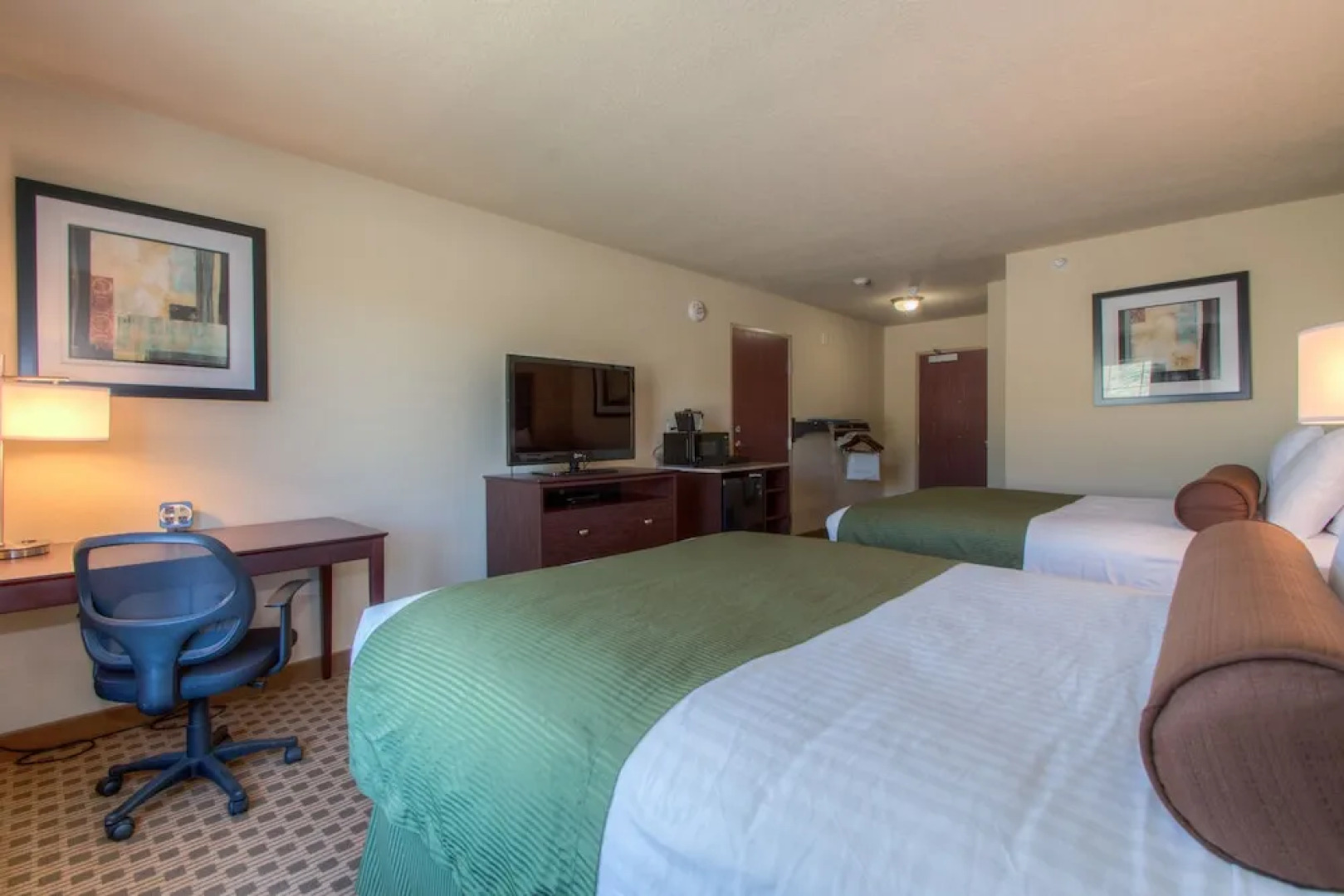 Cobblestone Inn & Suites
