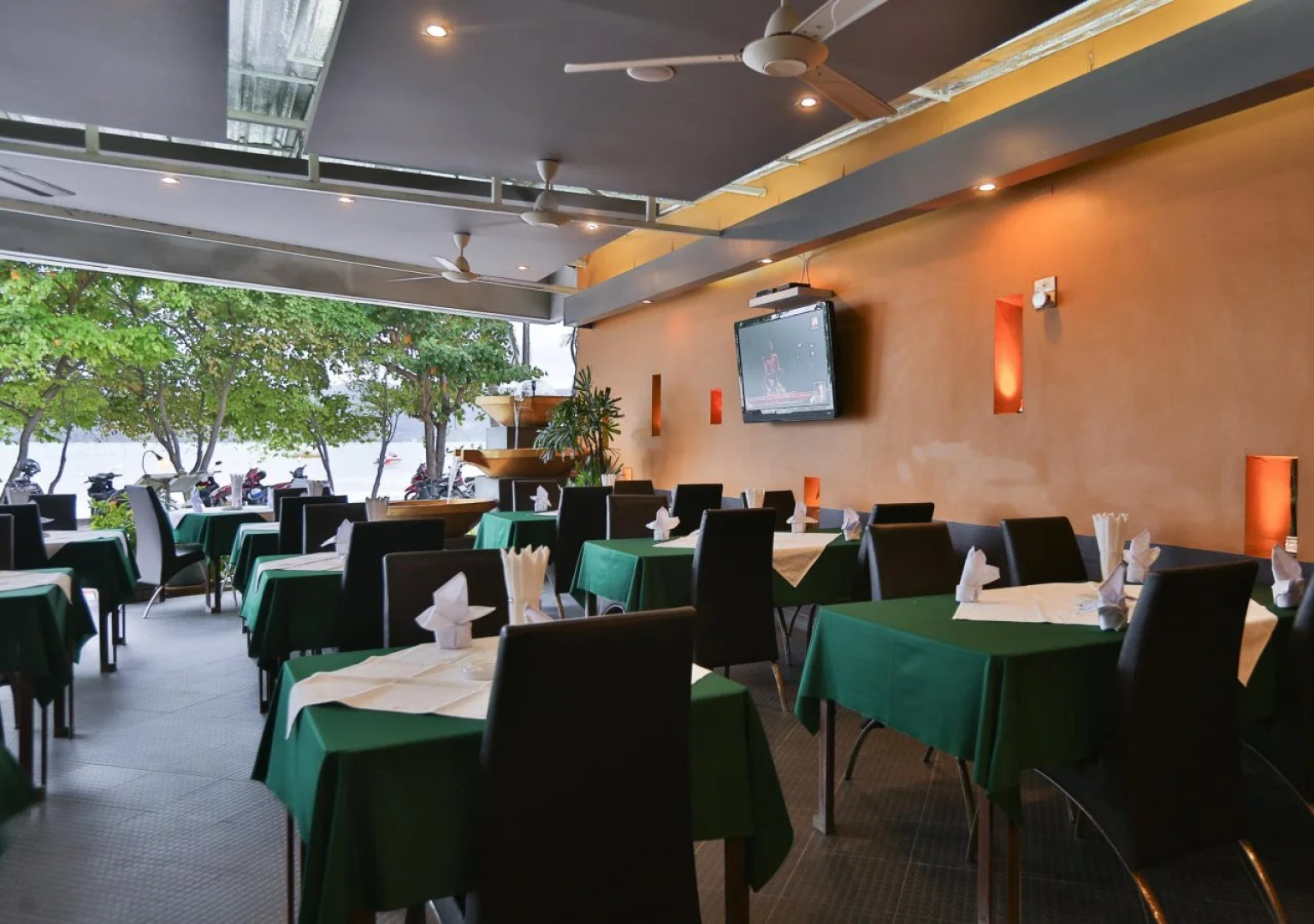 The Front Hotel and Apartment