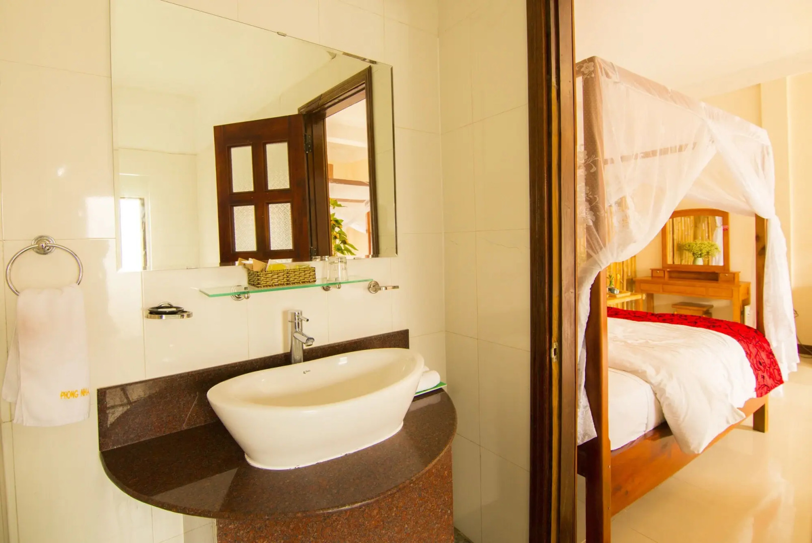 Phong Nha Lake House