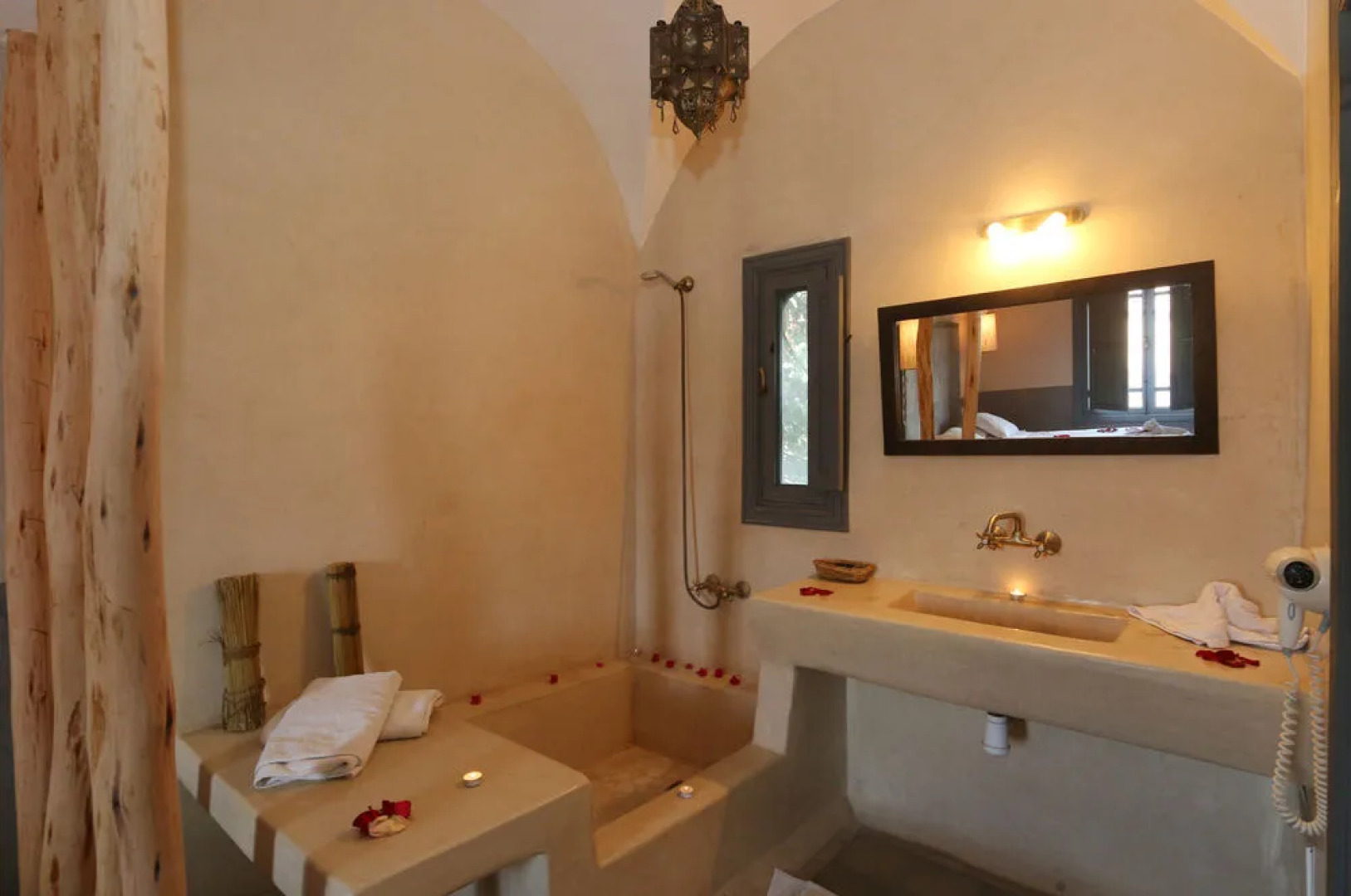 Shems Moon Lodge & Spa