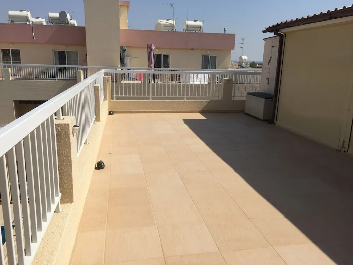2 Bed Flat - Sleeps 4 - Pool - Parking - Wifi