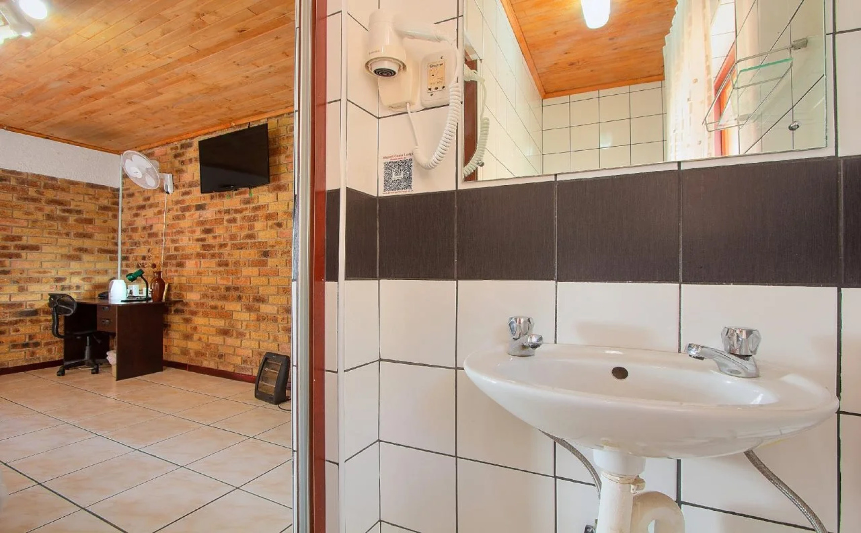 Airport Bird & Game Lodge