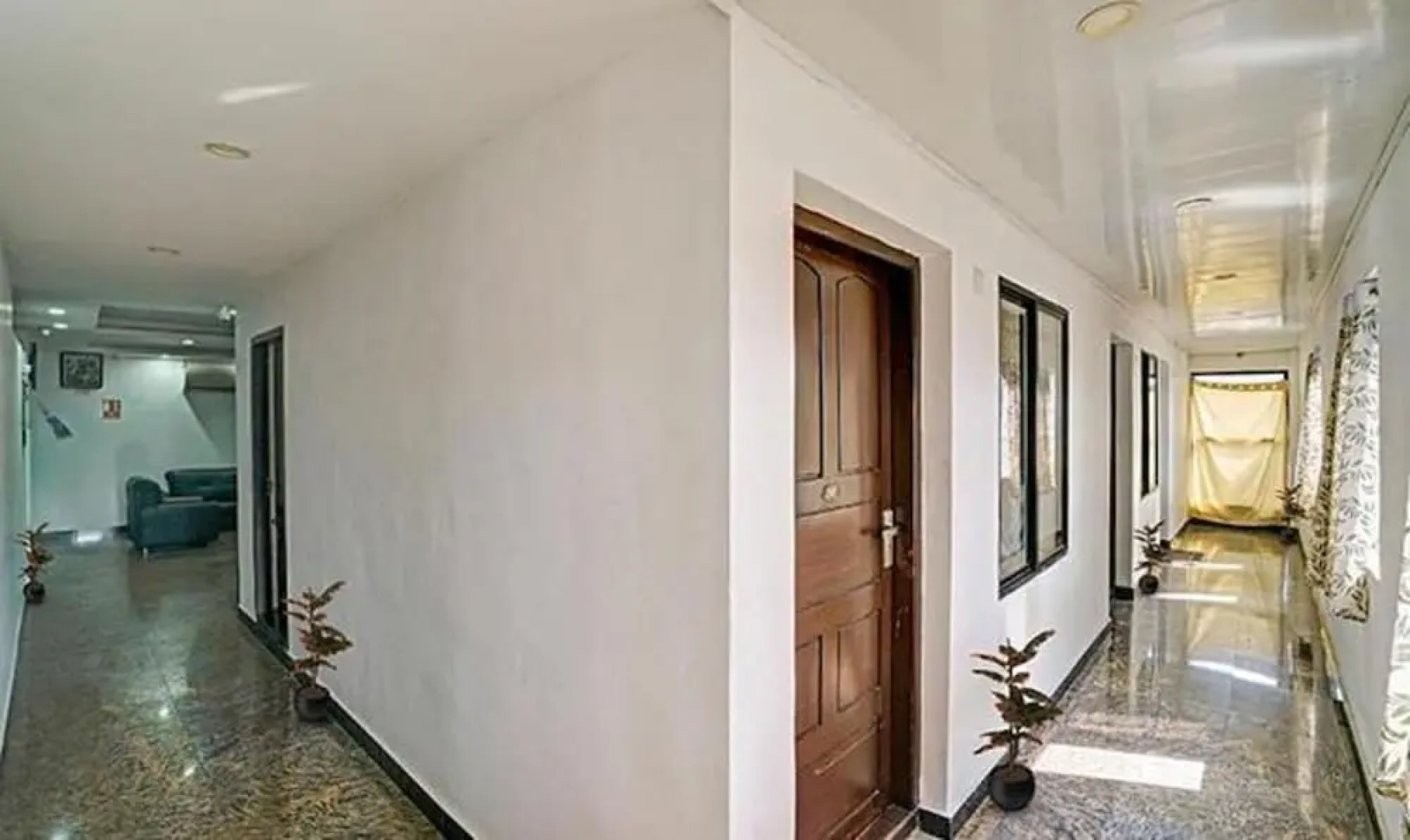 Oyo 90840 Majestic Raja Nagari