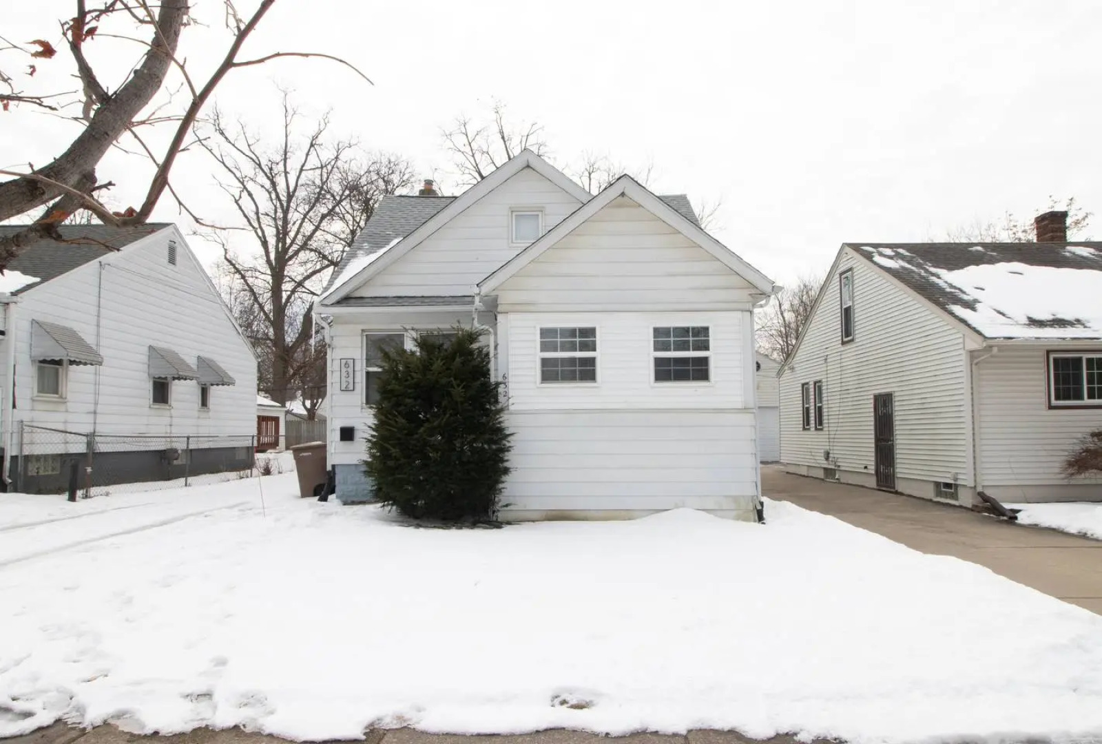 AutoManiac spot in the heart of Pontiac/3 beds 2 baths
