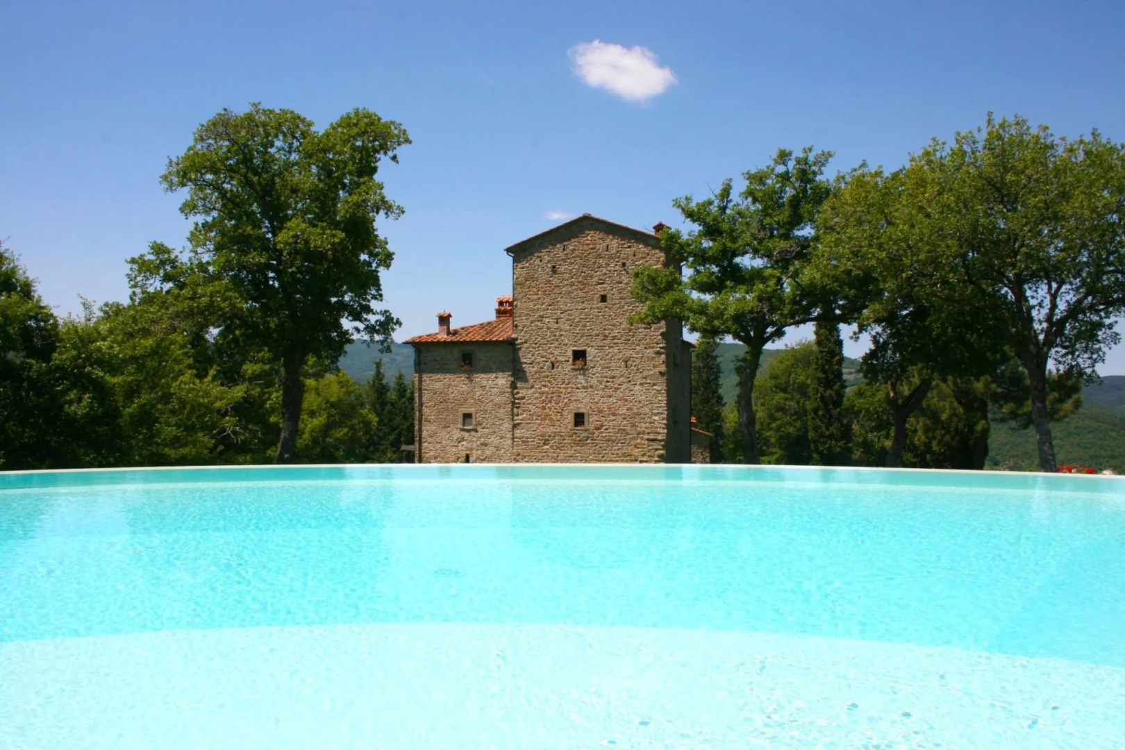 Wonderful private villa for 16 people with WIFI, private pool, TV and parking