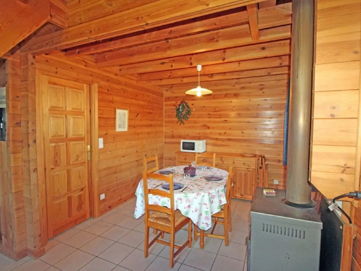 Wooden Chalet Close to Lake