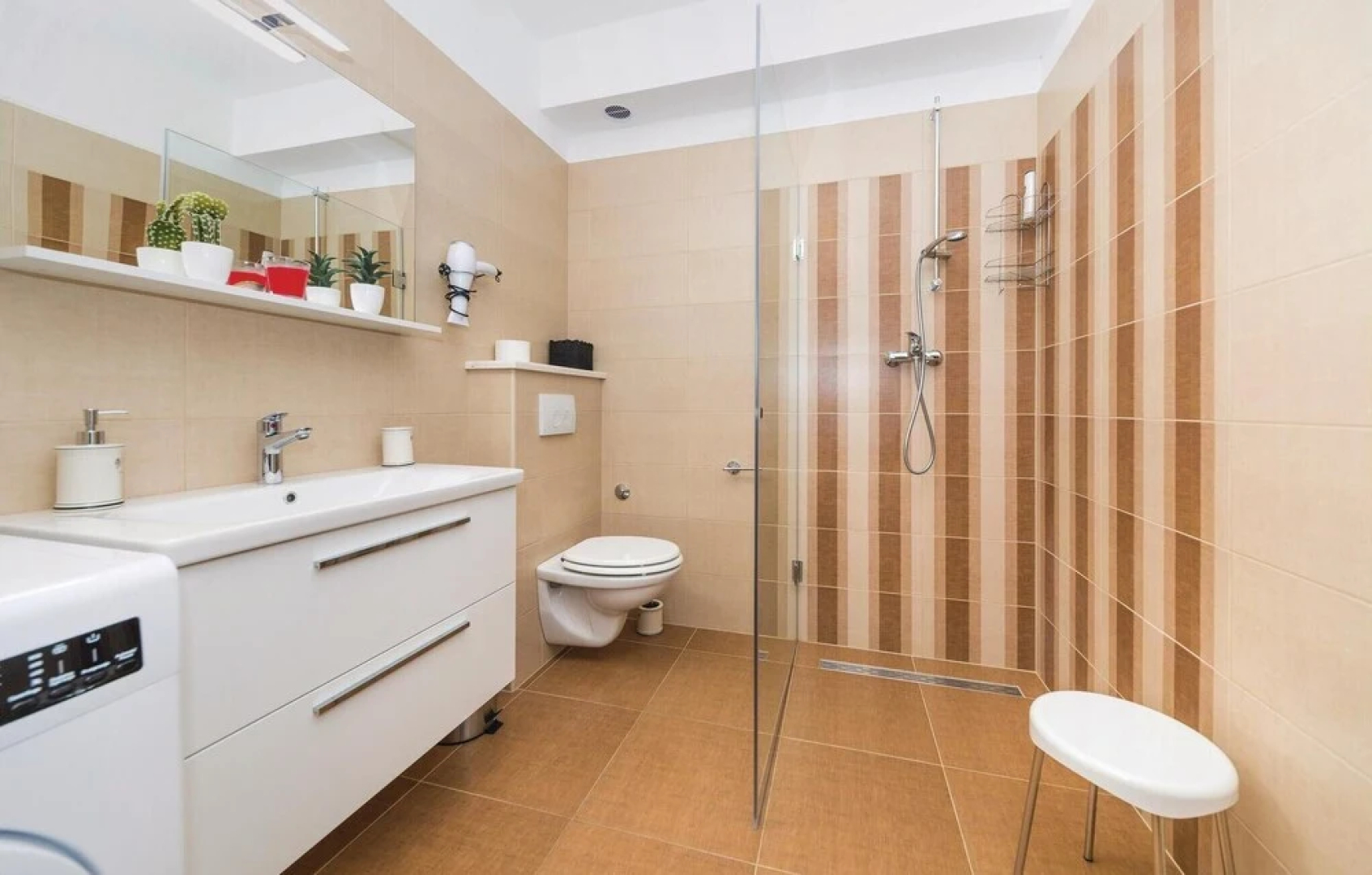 Beautiful Home in Kastel Stari With Jacuzzi, Wifi and 2 Bedrooms
