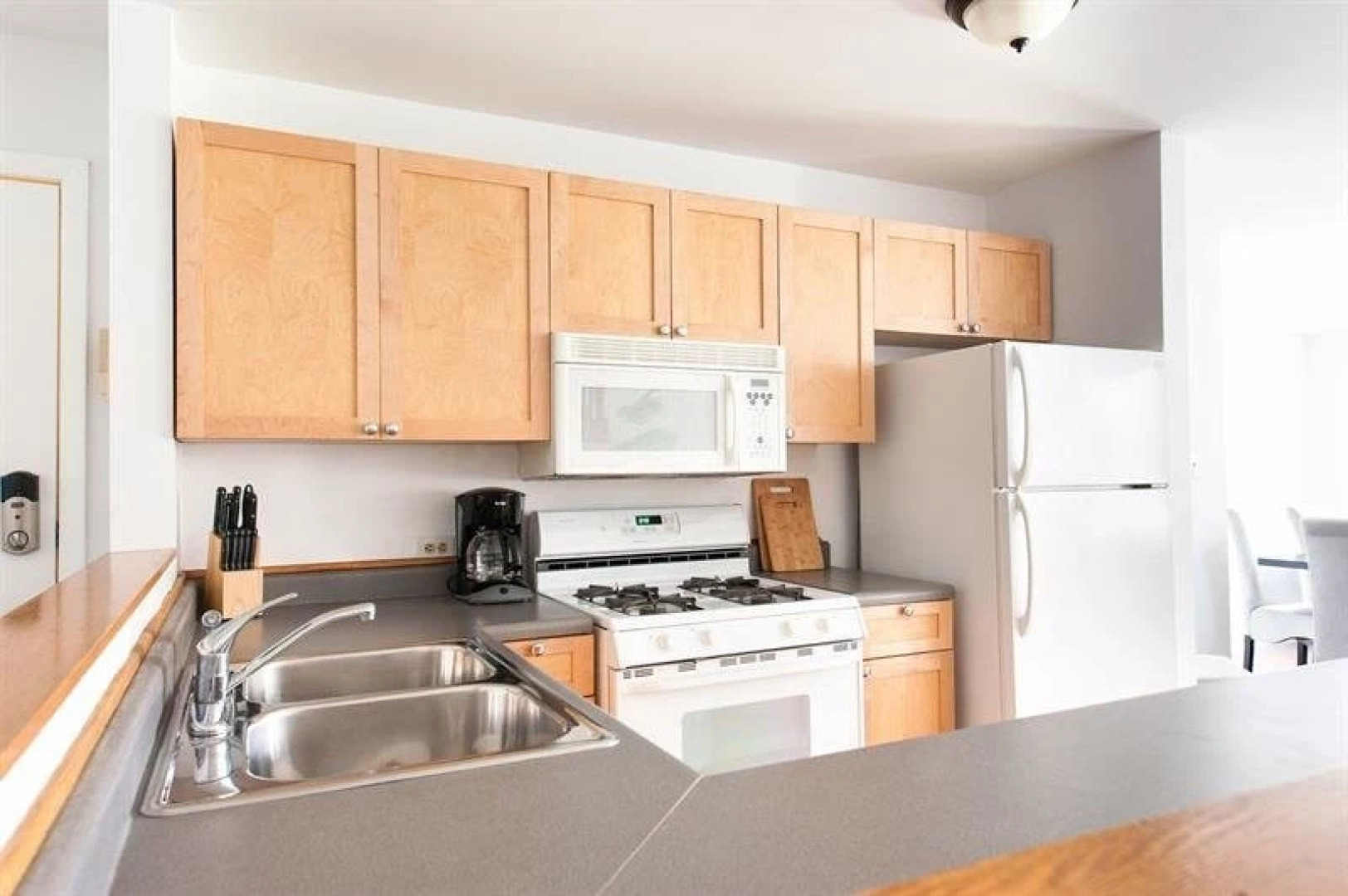 Bi Level 3BR in Lake View by Sonder