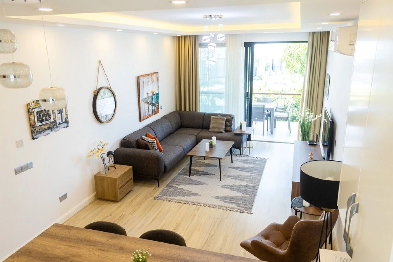 Elegant Two-bedroom Apartment in Upscale Surroundings