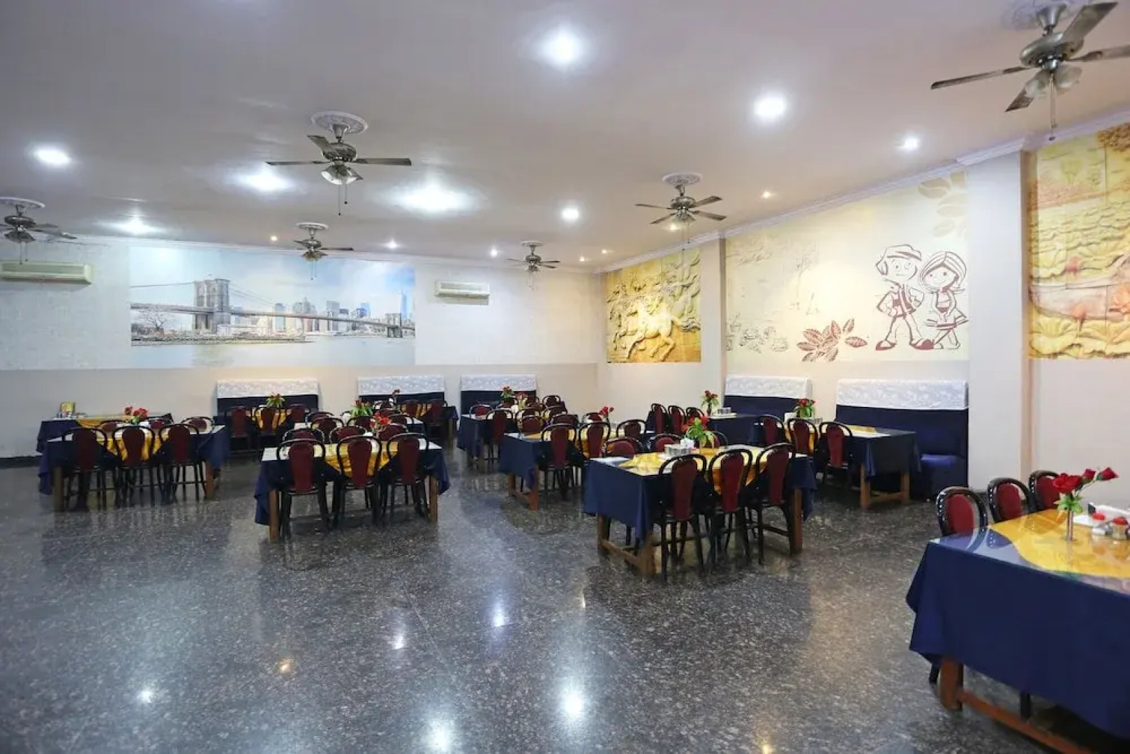 Townhouse OAK Hotel MP Inn