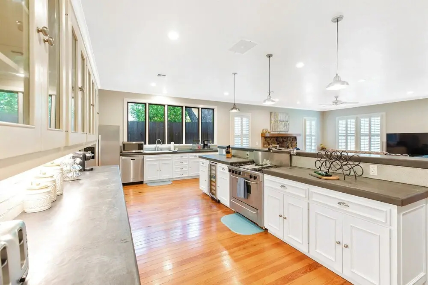 Heart of Fredericksburg w/Pool,Hot-Tub&Grill
