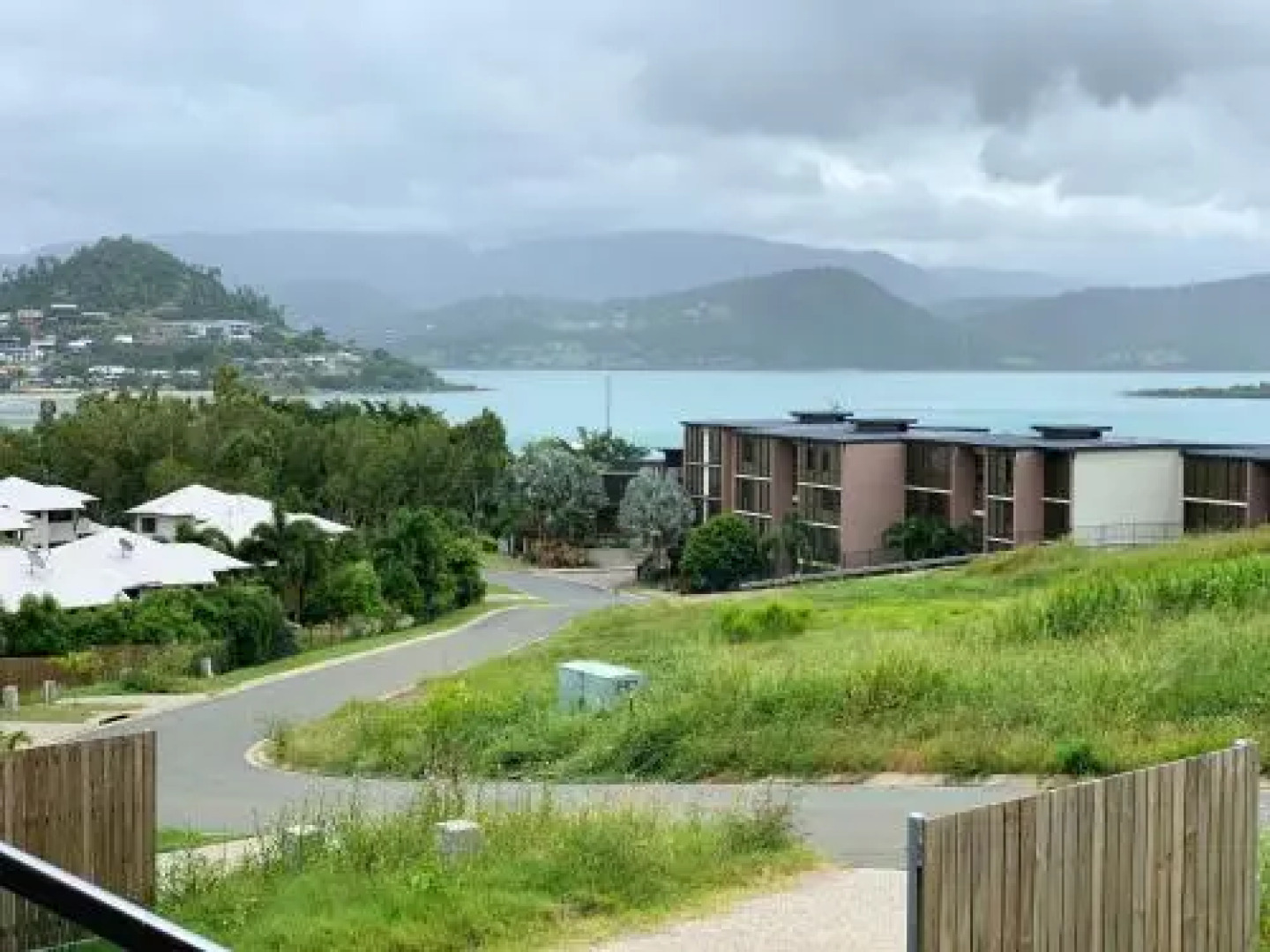 Daydreaming Airlie Beach, Water Views And Only 200M To Boardwalk.