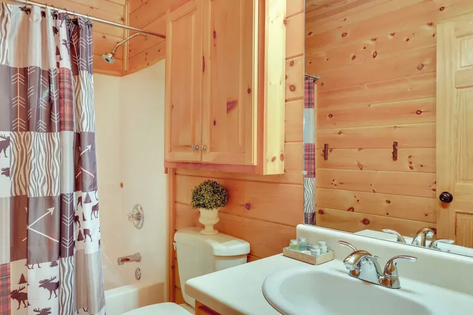 Hot Tub & Game Room: Blue Ridge Getaway