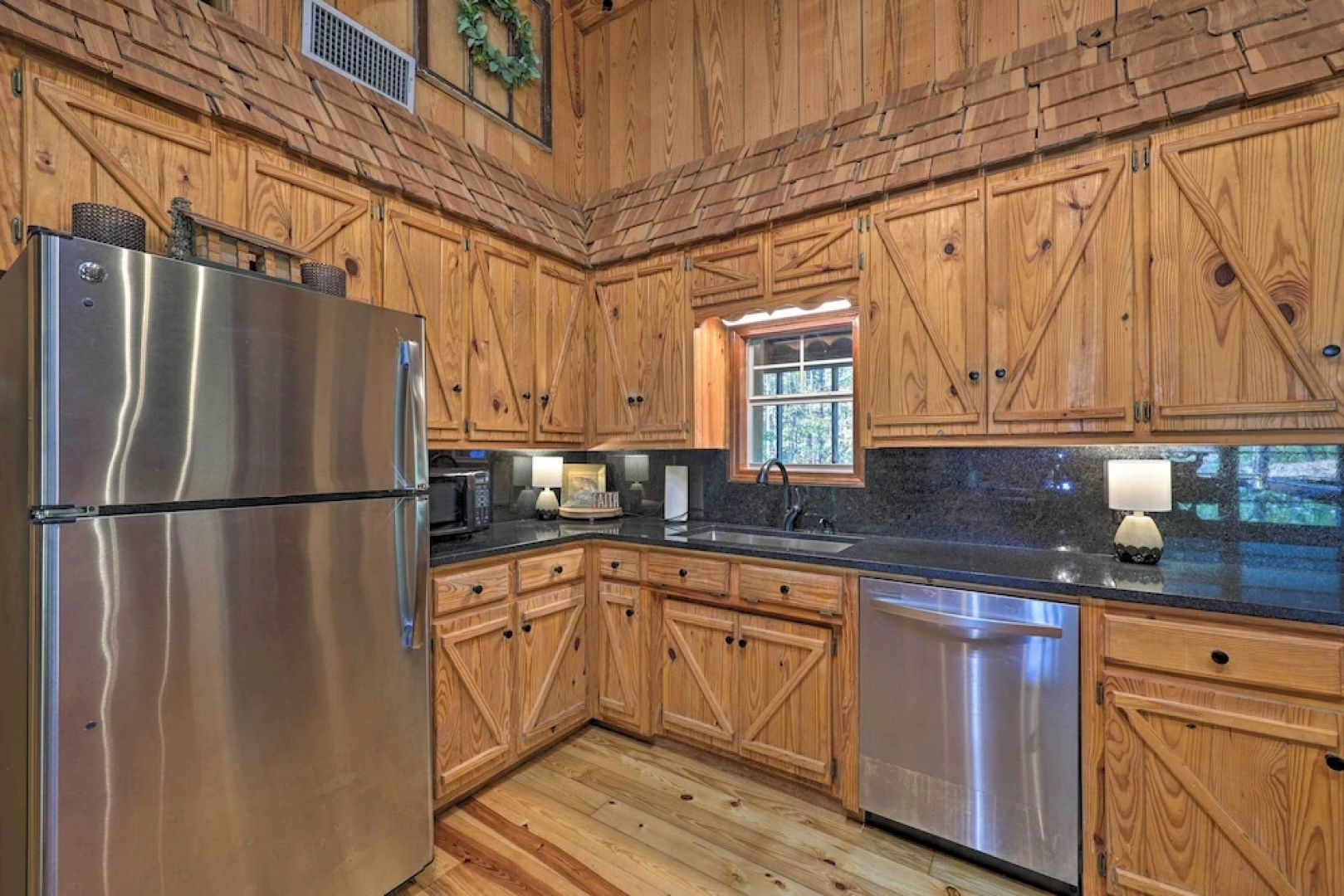 Waterfront Deck: Home on Ouachita River!