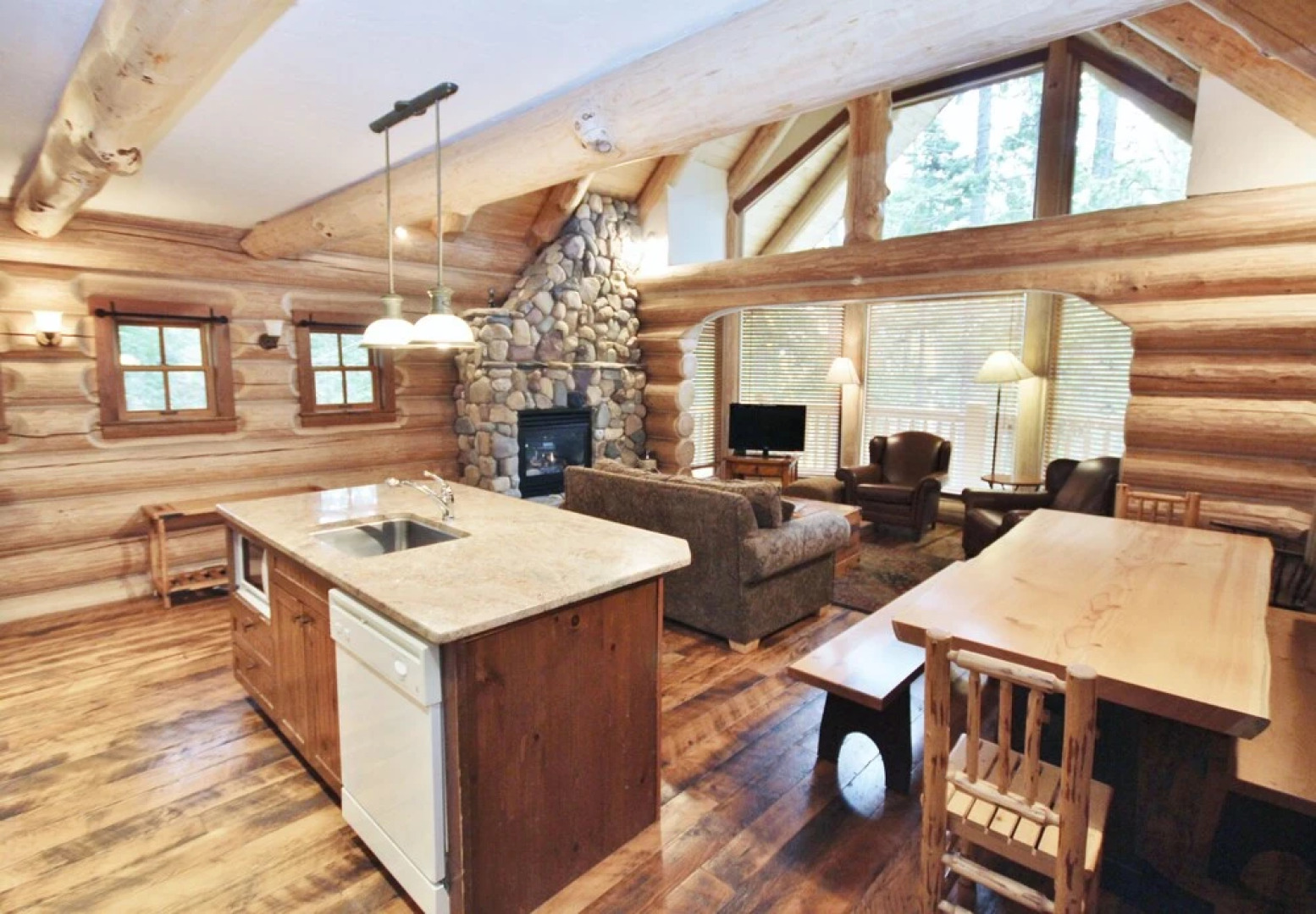Snow Creek Cabins by Fernie Lodging Co.
