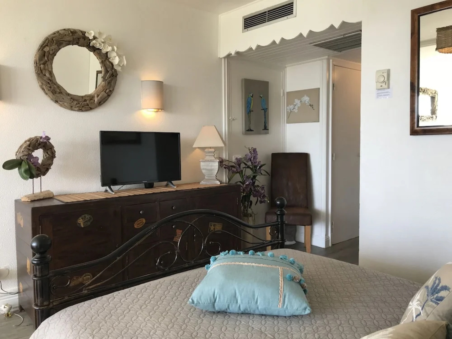 Ti. Maanga vue mer et pieds dans l'eau