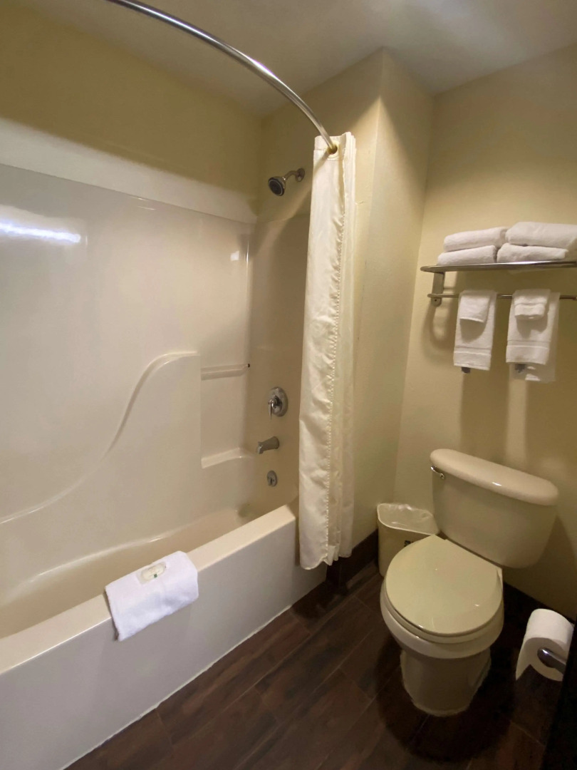 AmericInn by Wyndham Reedsburg